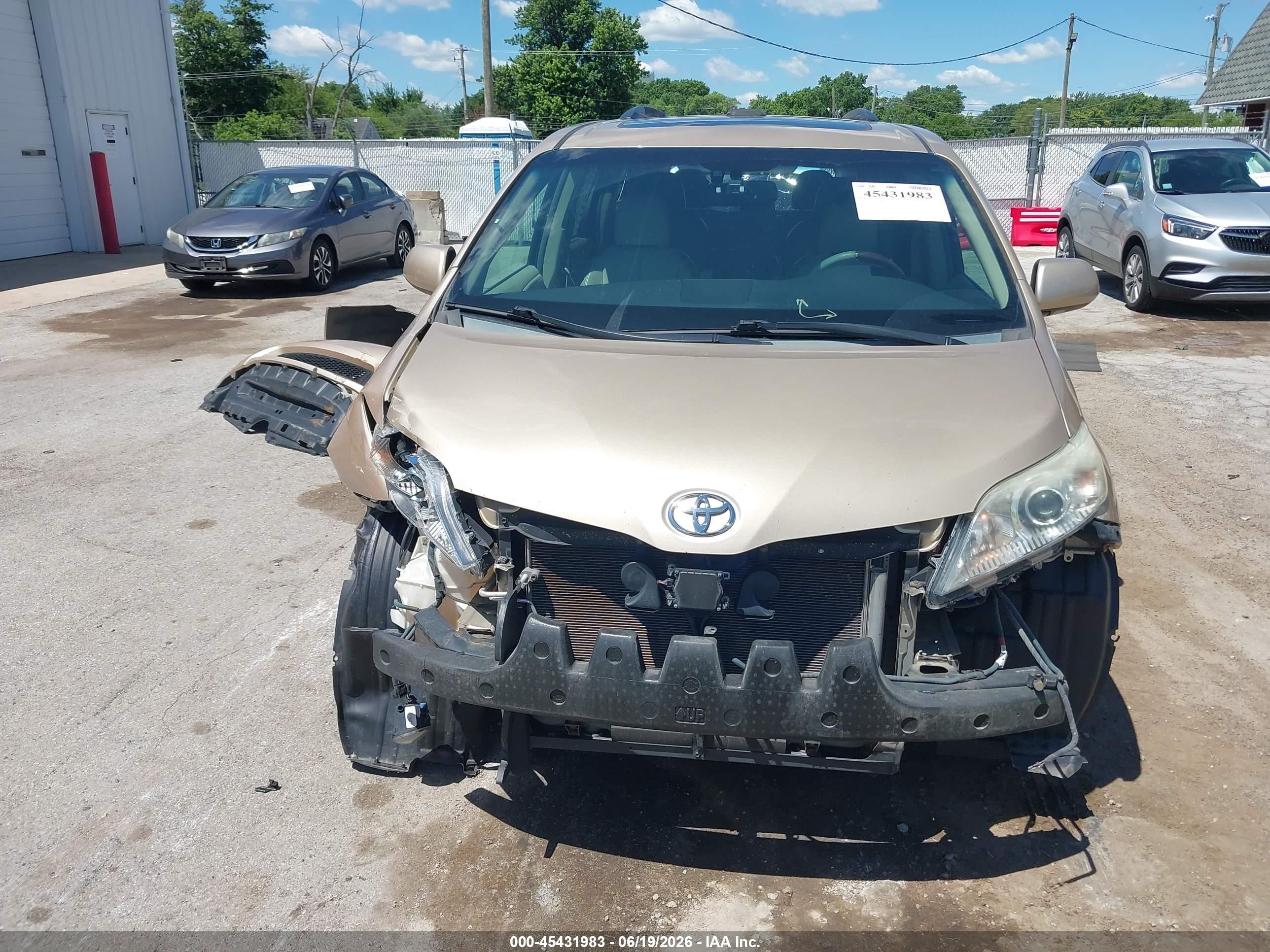 2011 Toyota Sienna Limited V6 Tan vin: 5TDYK3DC3BS009293