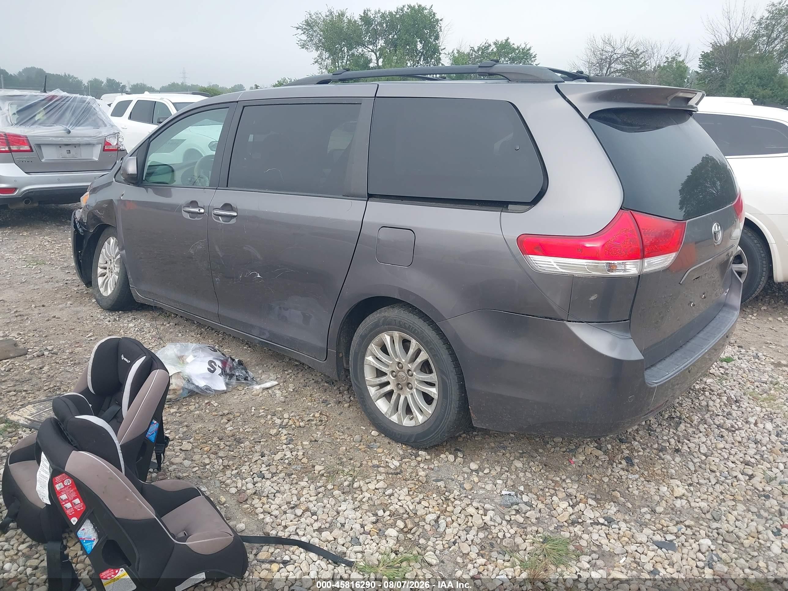 2011 Toyota Sienna Xle V6 Gray vin: 5TDYK3DC3BS021072