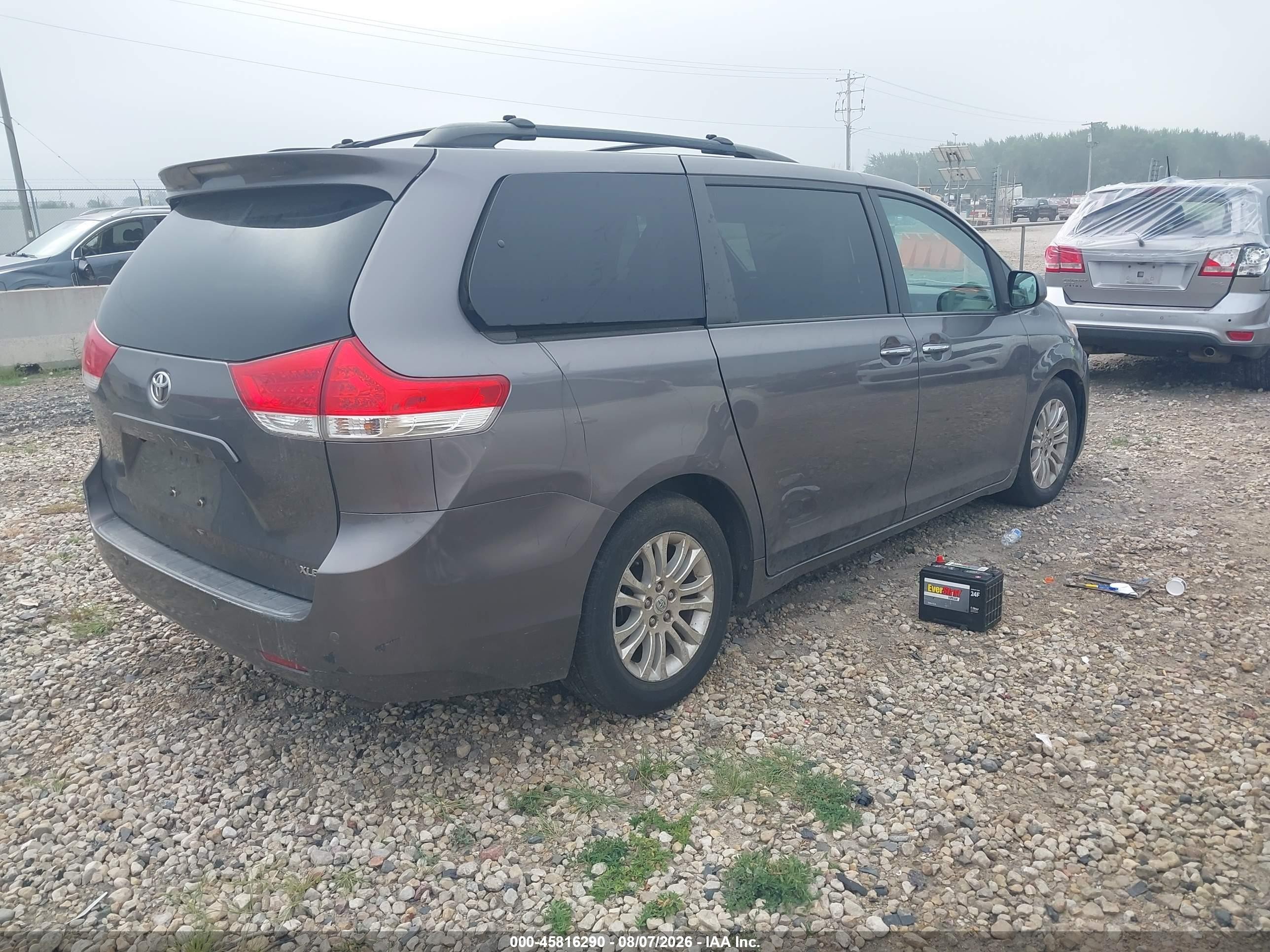 2011 Toyota Sienna Xle V6 Gray vin: 5TDYK3DC3BS021072