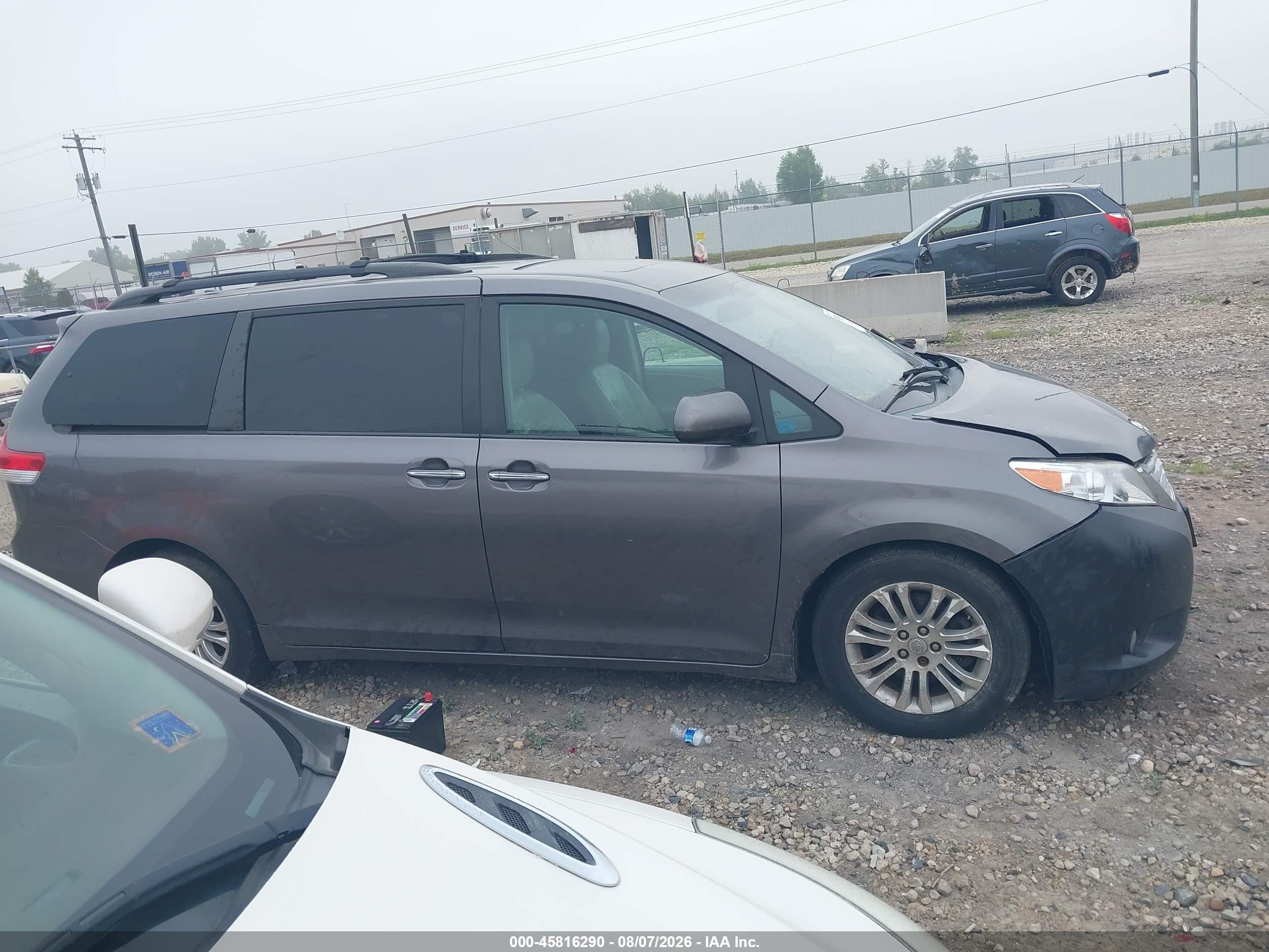 2011 Toyota Sienna Xle V6 Gray vin: 5TDYK3DC3BS021072