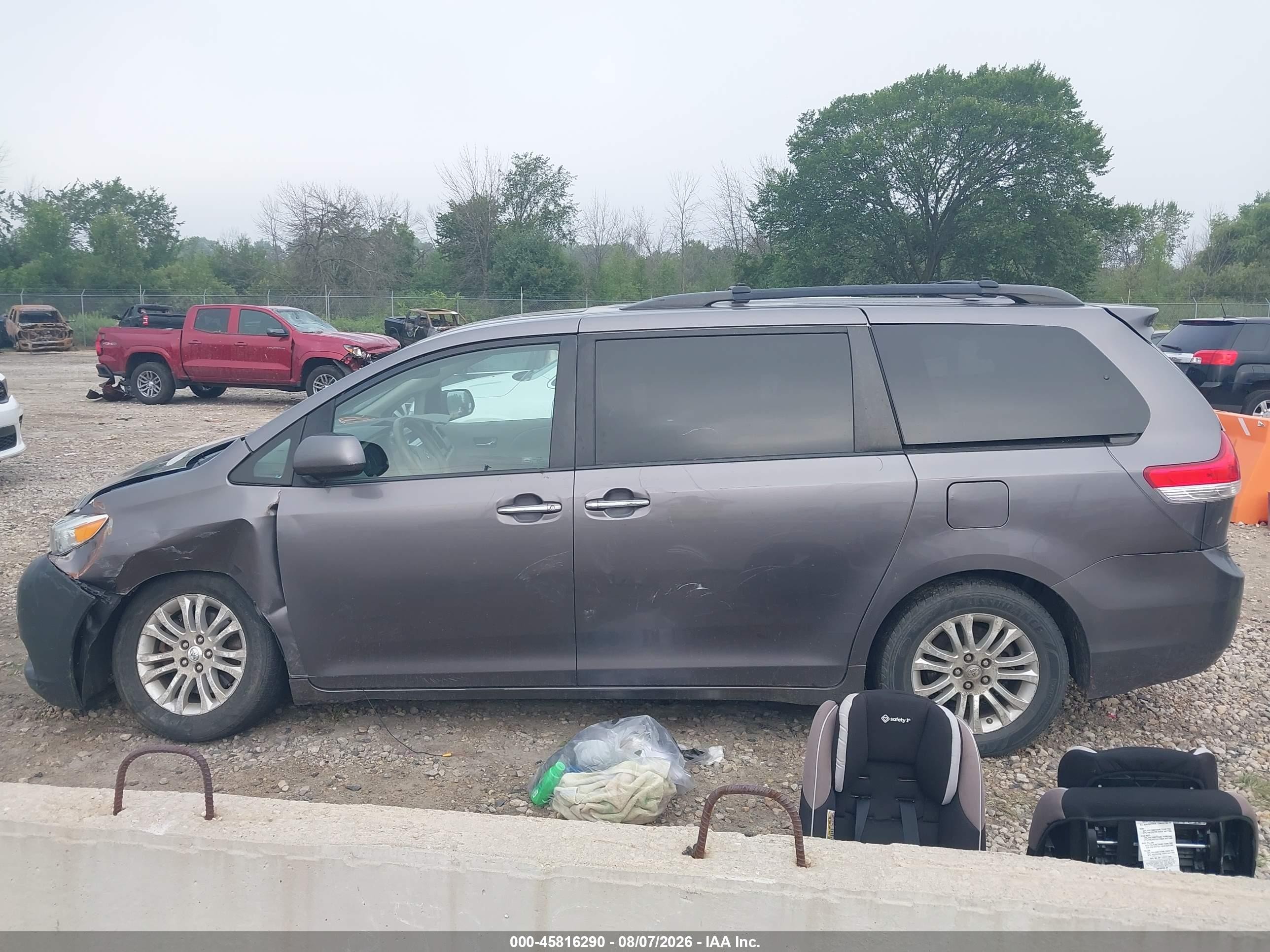 2011 Toyota Sienna Xle V6 Gray vin: 5TDYK3DC3BS021072