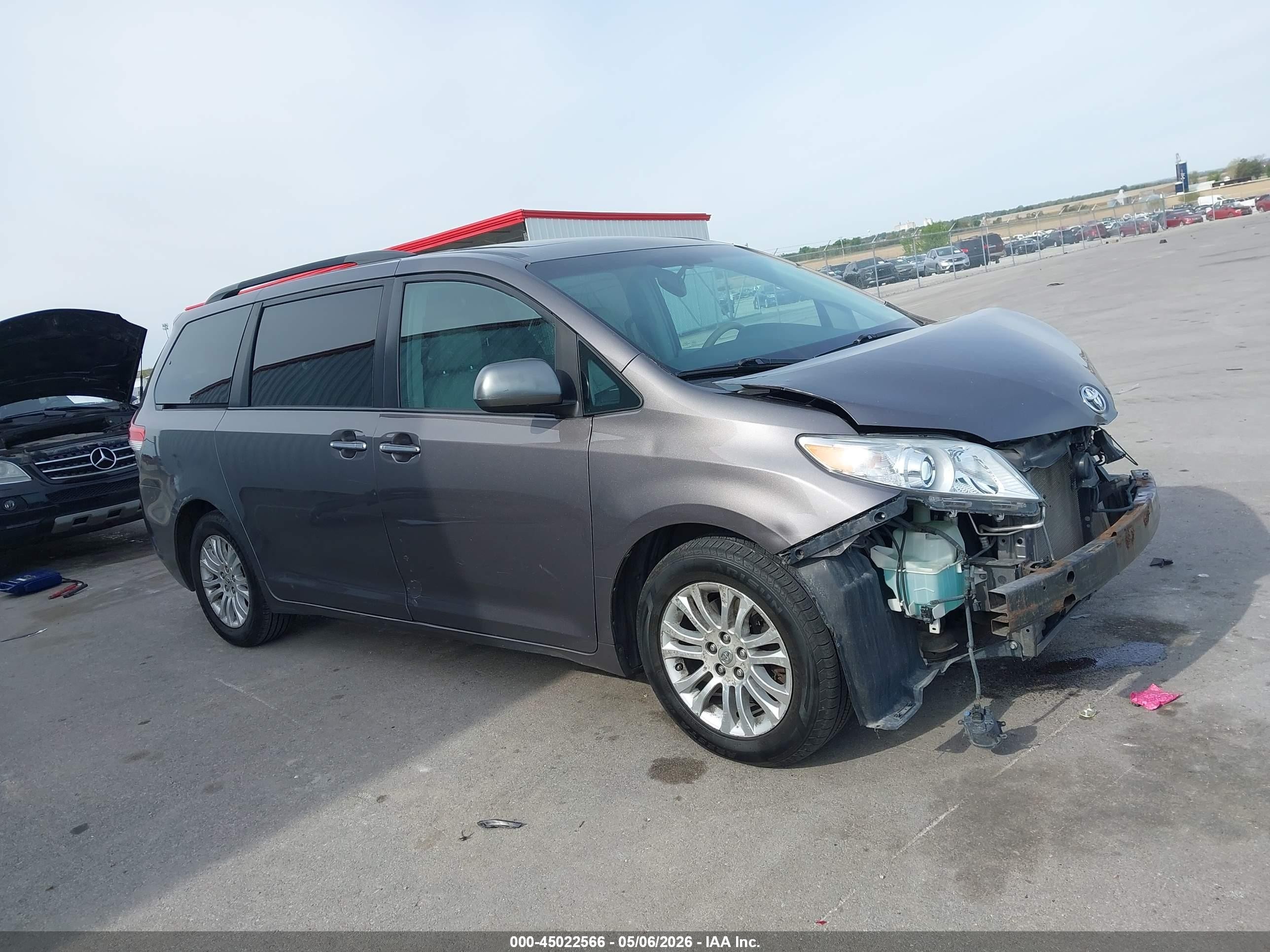 2011 Toyota Sienna Xle V6 Серый vin: 5TDYK3DC3BS027504