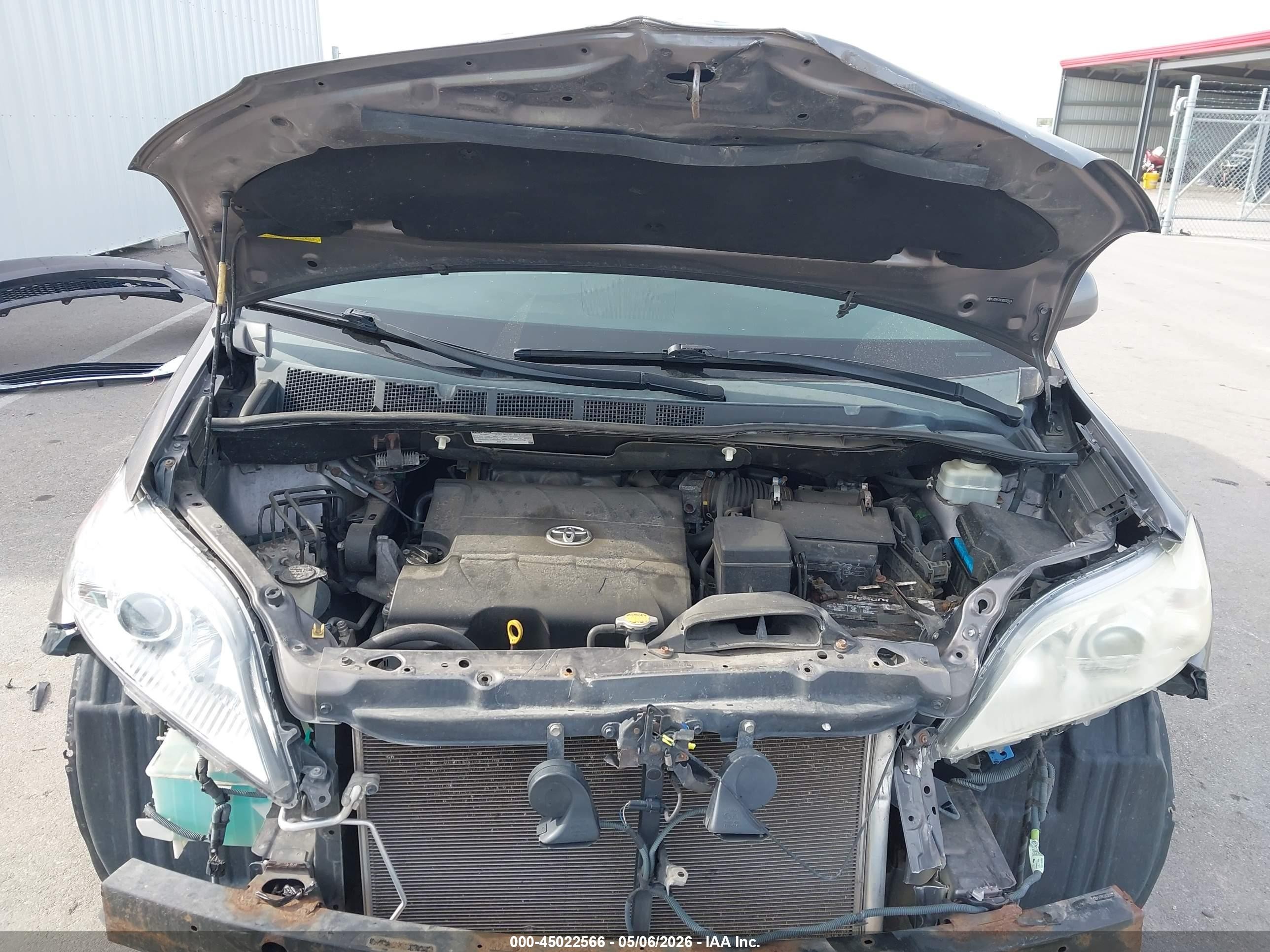 2011 Toyota Sienna Xle V6 Серый vin: 5TDYK3DC3BS027504