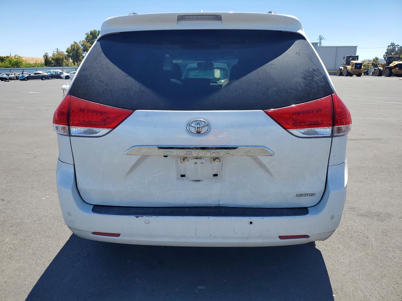 2011 Toyota Sienna Limited 7-passenger Белый vin: 5TDYK3DC3BS030404