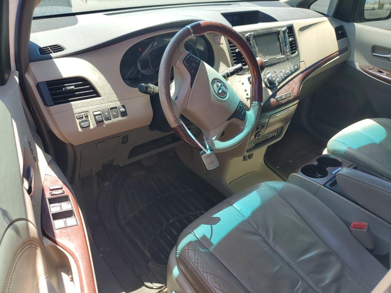 2011 Toyota Sienna Limited 7-passenger Белый vin: 5TDYK3DC3BS030404