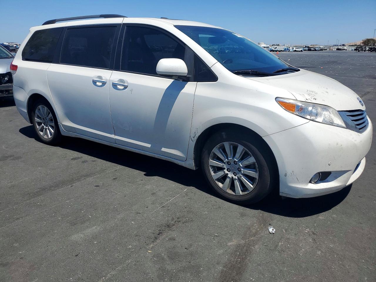 2011 Toyota Sienna Limited 7-passenger Белый vin: 5TDYK3DC3BS030404