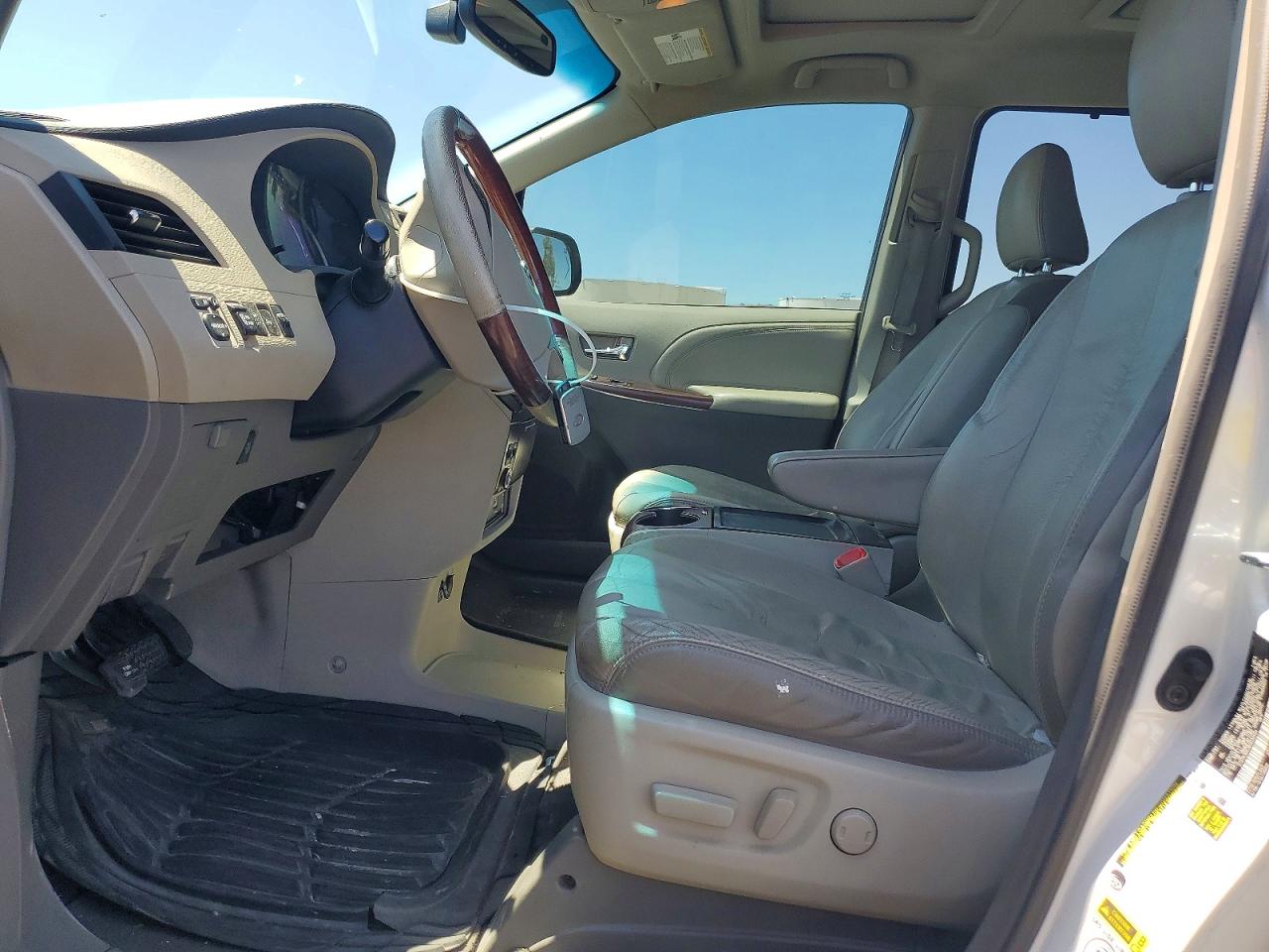 2011 Toyota Sienna Limited 7-passenger Белый vin: 5TDYK3DC3BS030404