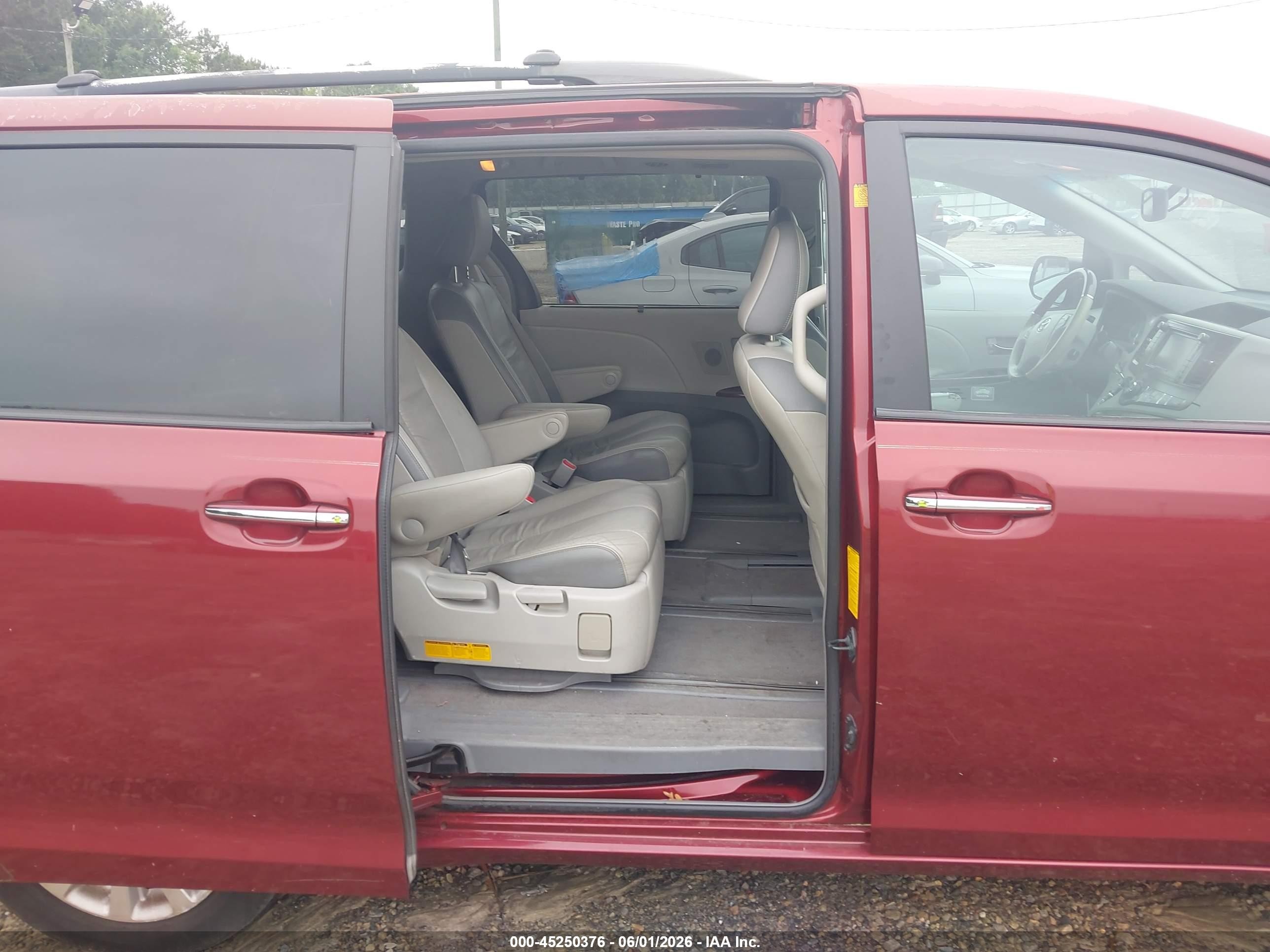 2011 Toyota Sienna Limited V6 Темно-бордовый vin: 5TDYK3DC3BS031004