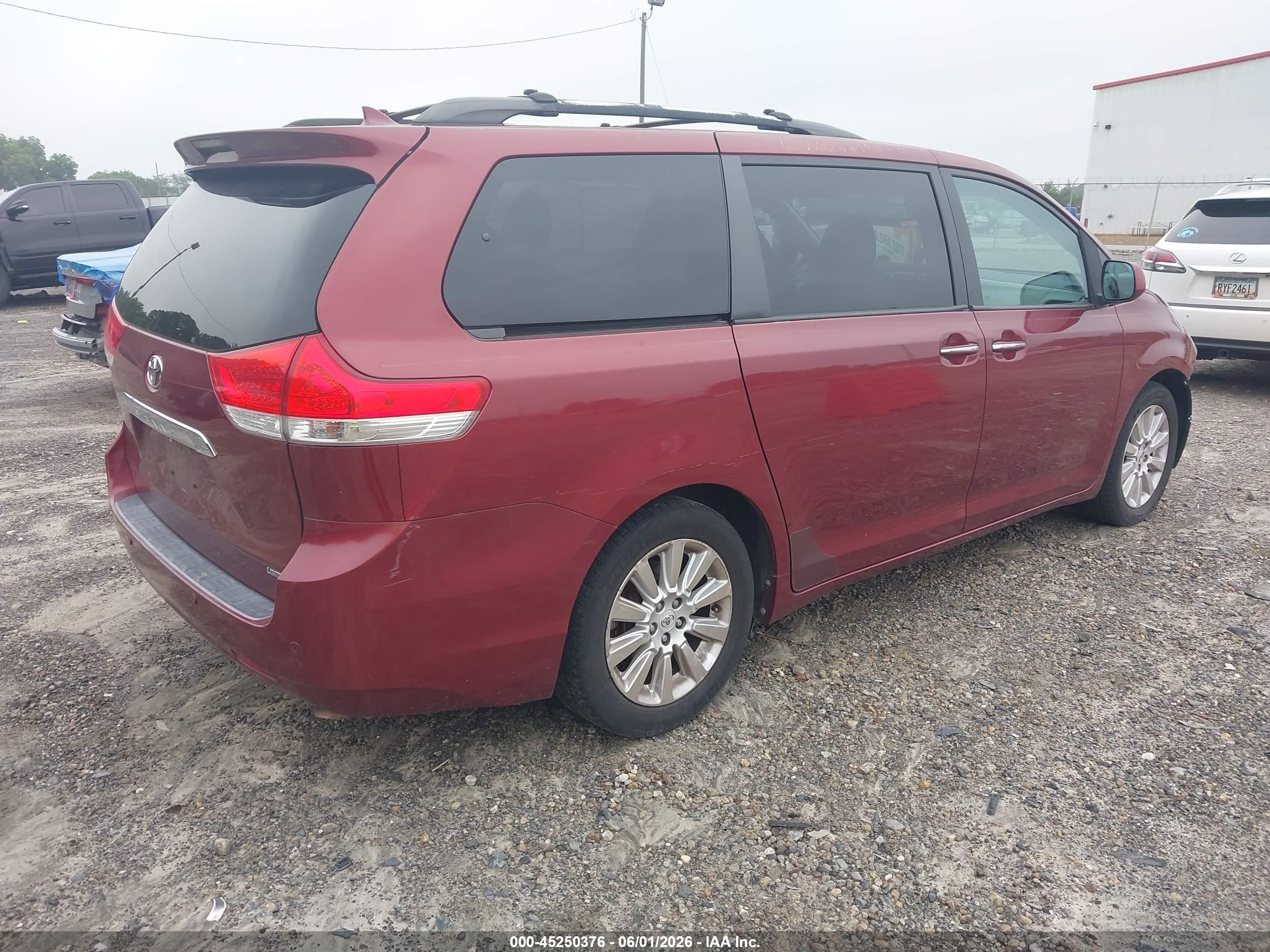 2011 Toyota Sienna Limited V6 Темно-бордовый vin: 5TDYK3DC3BS031004