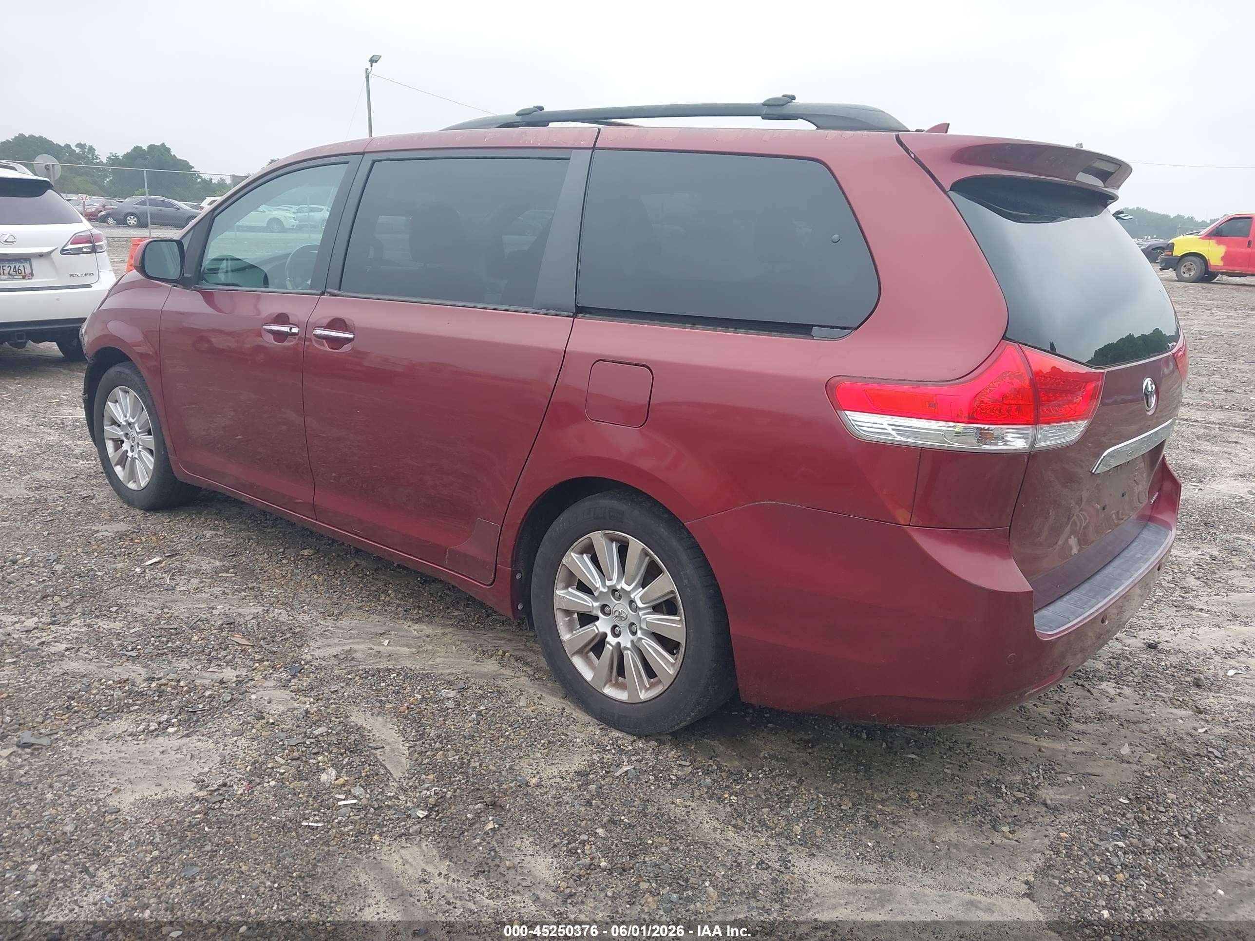2011 Toyota Sienna Limited V6 Темно-бордовый vin: 5TDYK3DC3BS031004