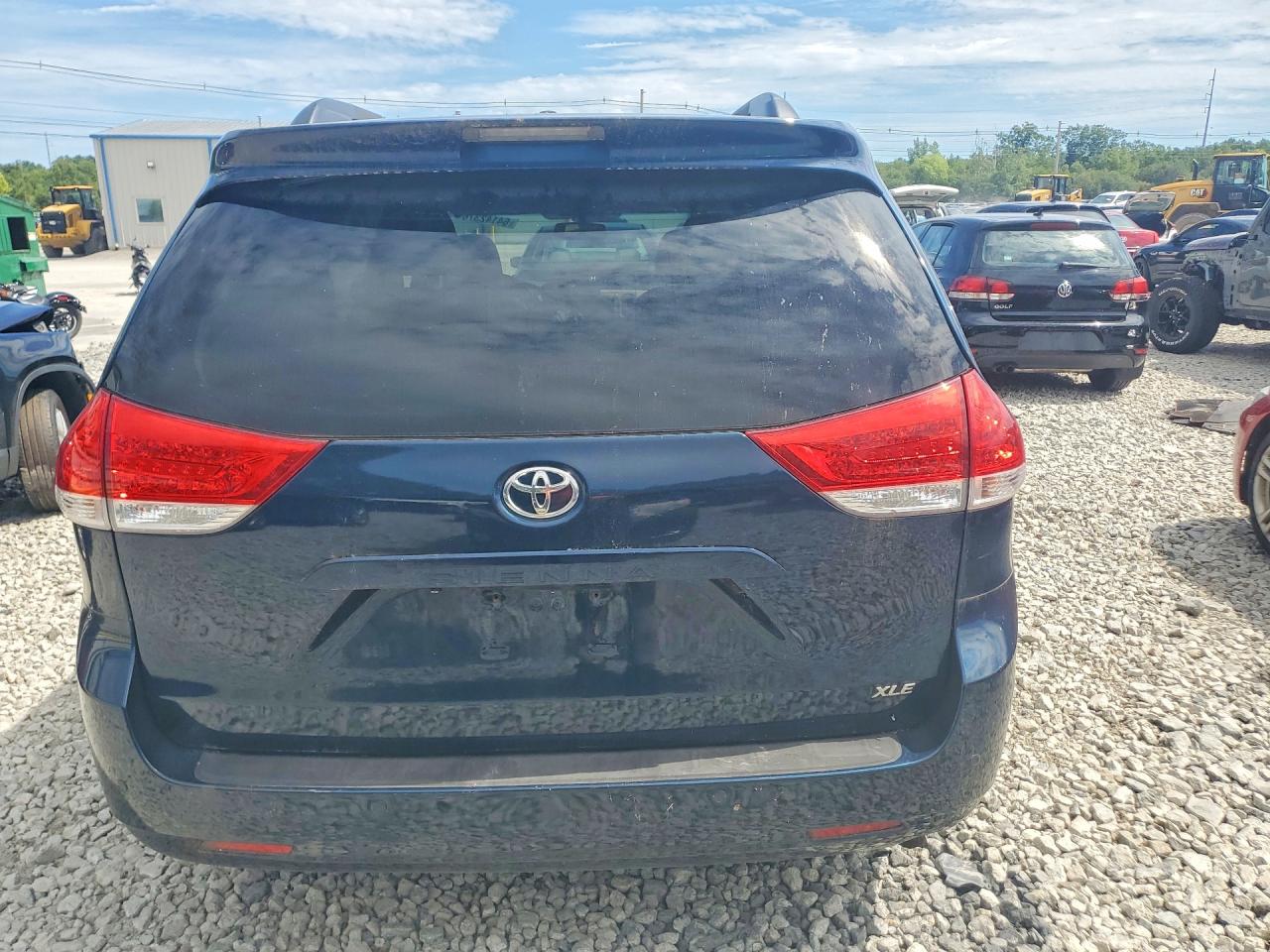 2011 Toyota Sienna Xle 8-passenger Синий vin: 5TDYK3DC3BS034226