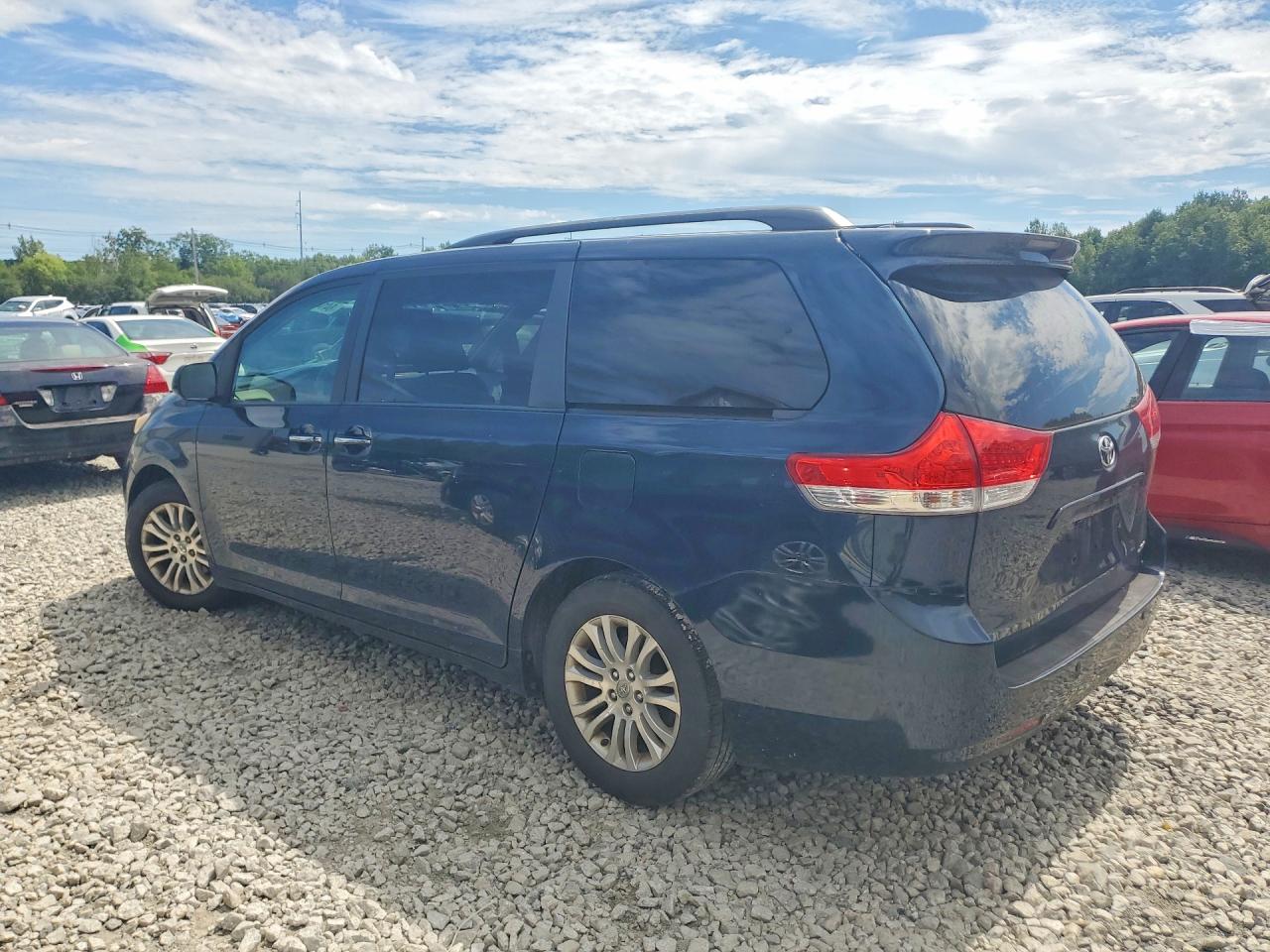 2011 Toyota Sienna Xle 8-passenger Синий vin: 5TDYK3DC3BS034226