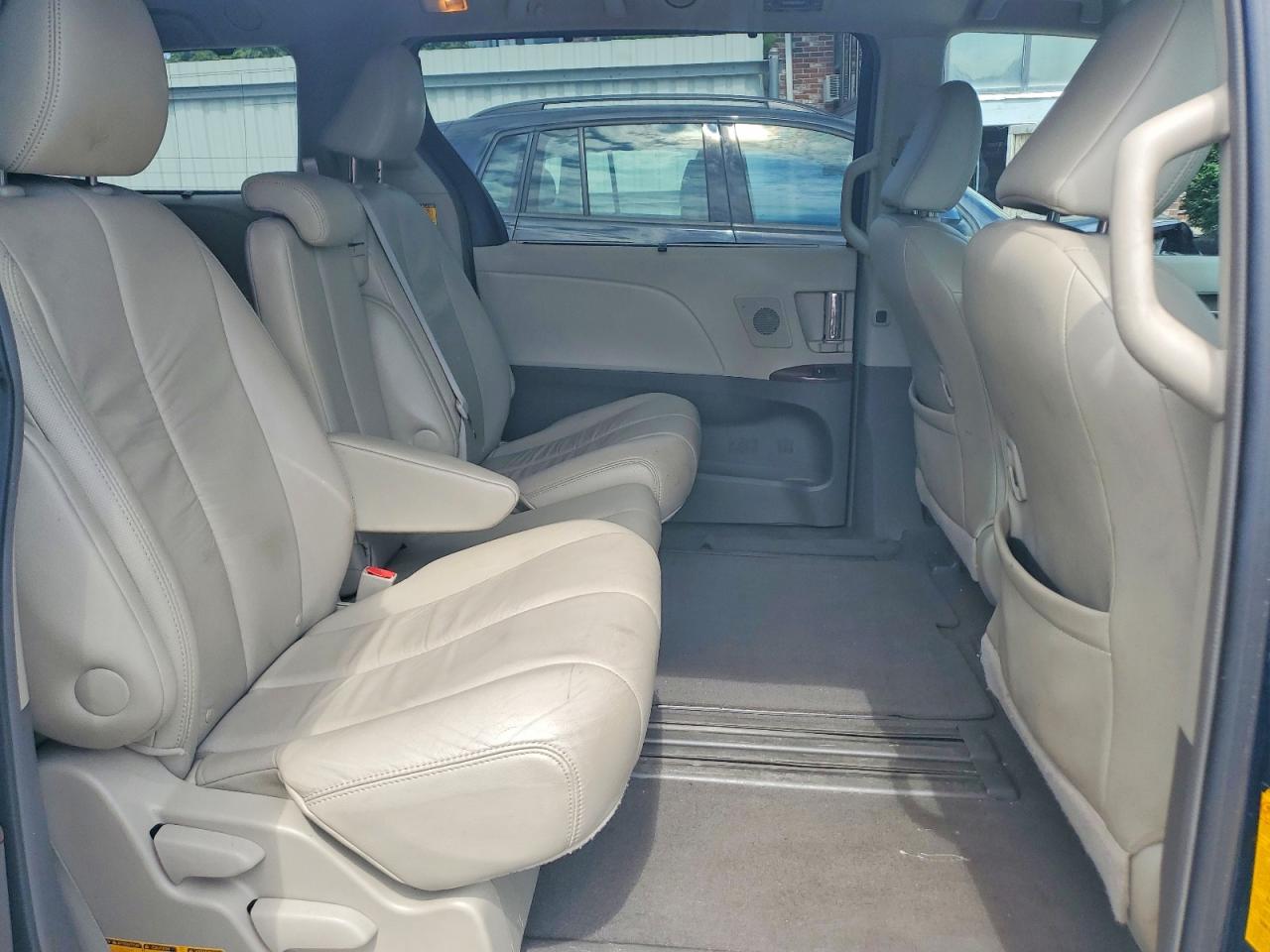 2011 Toyota Sienna Xle 8-passenger Синий vin: 5TDYK3DC3BS034226