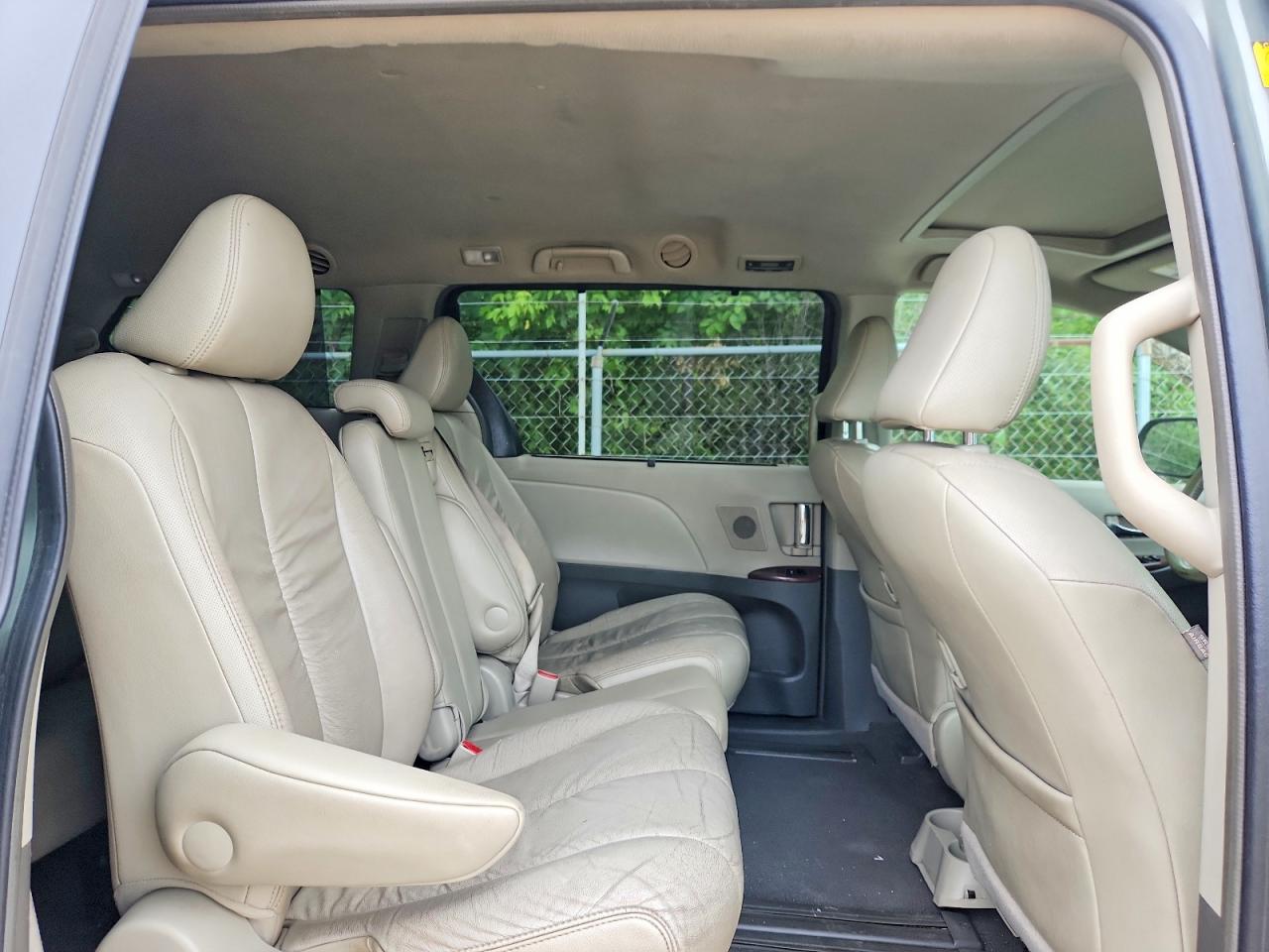 2011 Toyota Sienna Xle 8-passenger Gray vin: 5TDYK3DC3BS048448