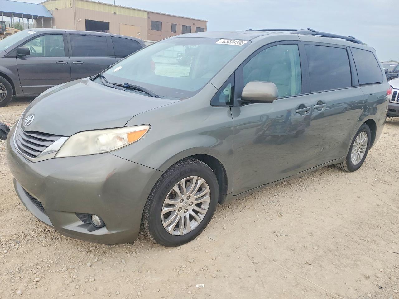 2011 Toyota Sienna Xle 8-passenger Gray vin: 5TDYK3DC3BS076461
