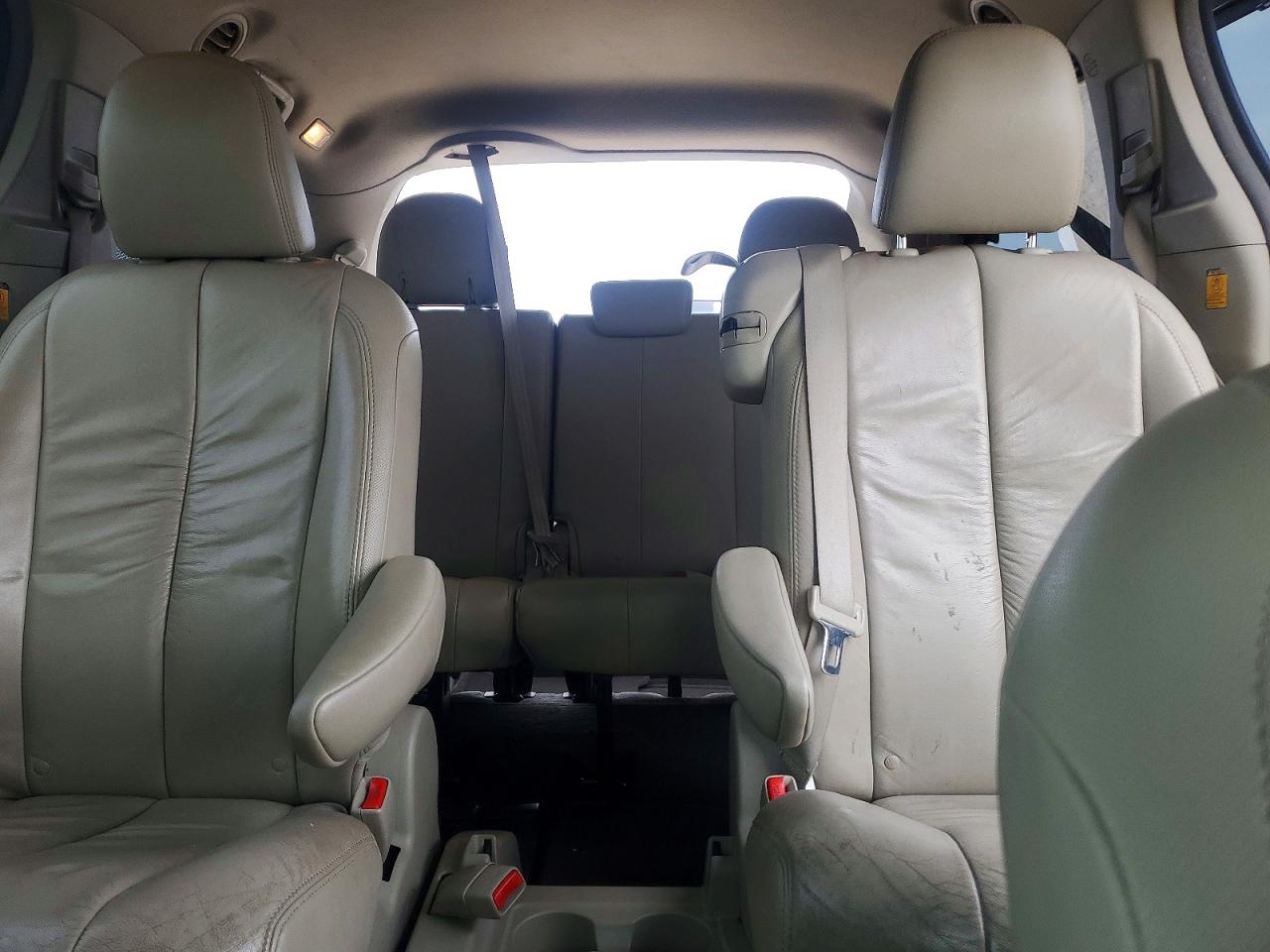 2011 Toyota Sienna Xle 8-passenger Gray vin: 5TDYK3DC3BS076461