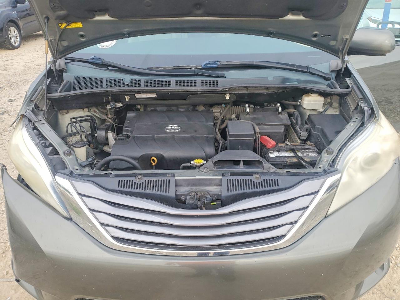 2011 Toyota Sienna Xle 8-passenger Gray vin: 5TDYK3DC3BS076461