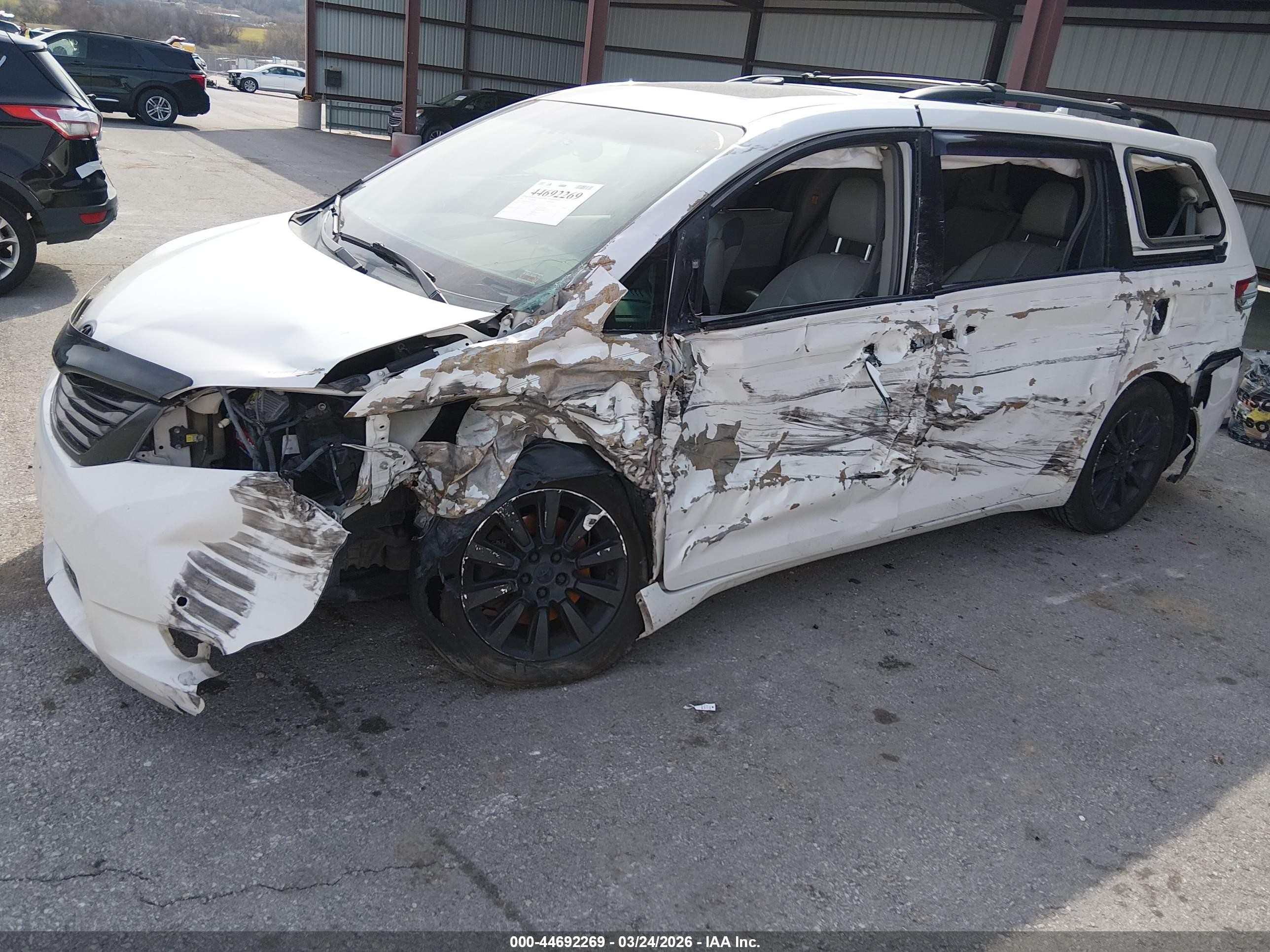 2011 Toyota Sienna Limited V6 White vin: 5TDYK3DC3BS097830