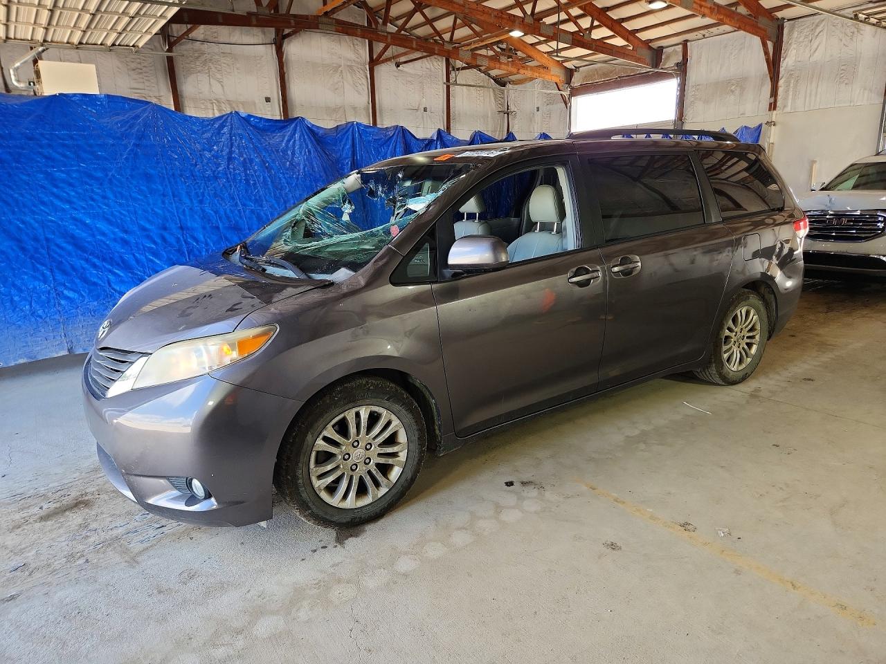 5TDYK3DC3BS100810