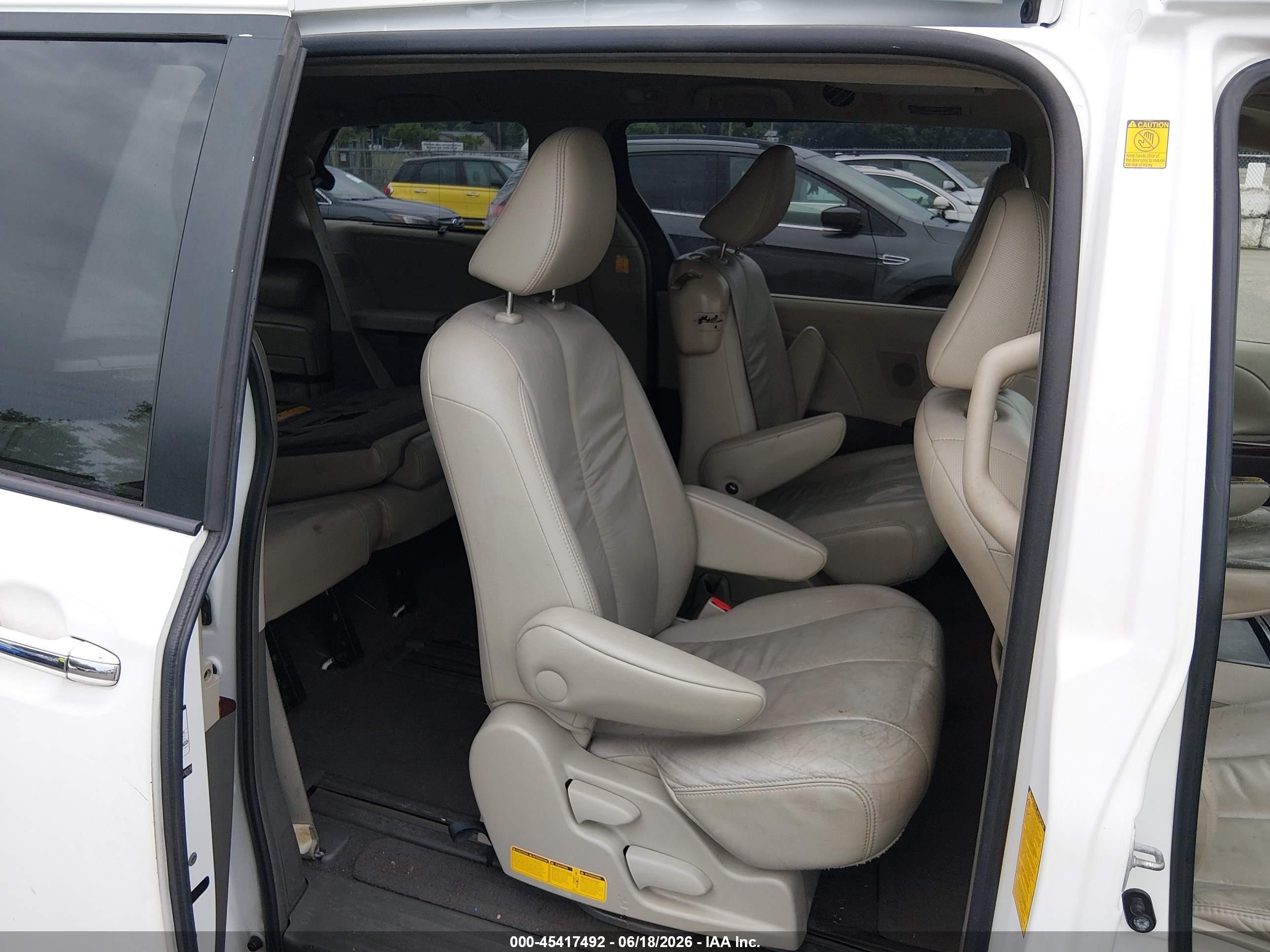 2011 Toyota Sienna Xle V6 White vin: 5TDYK3DC3BS103576