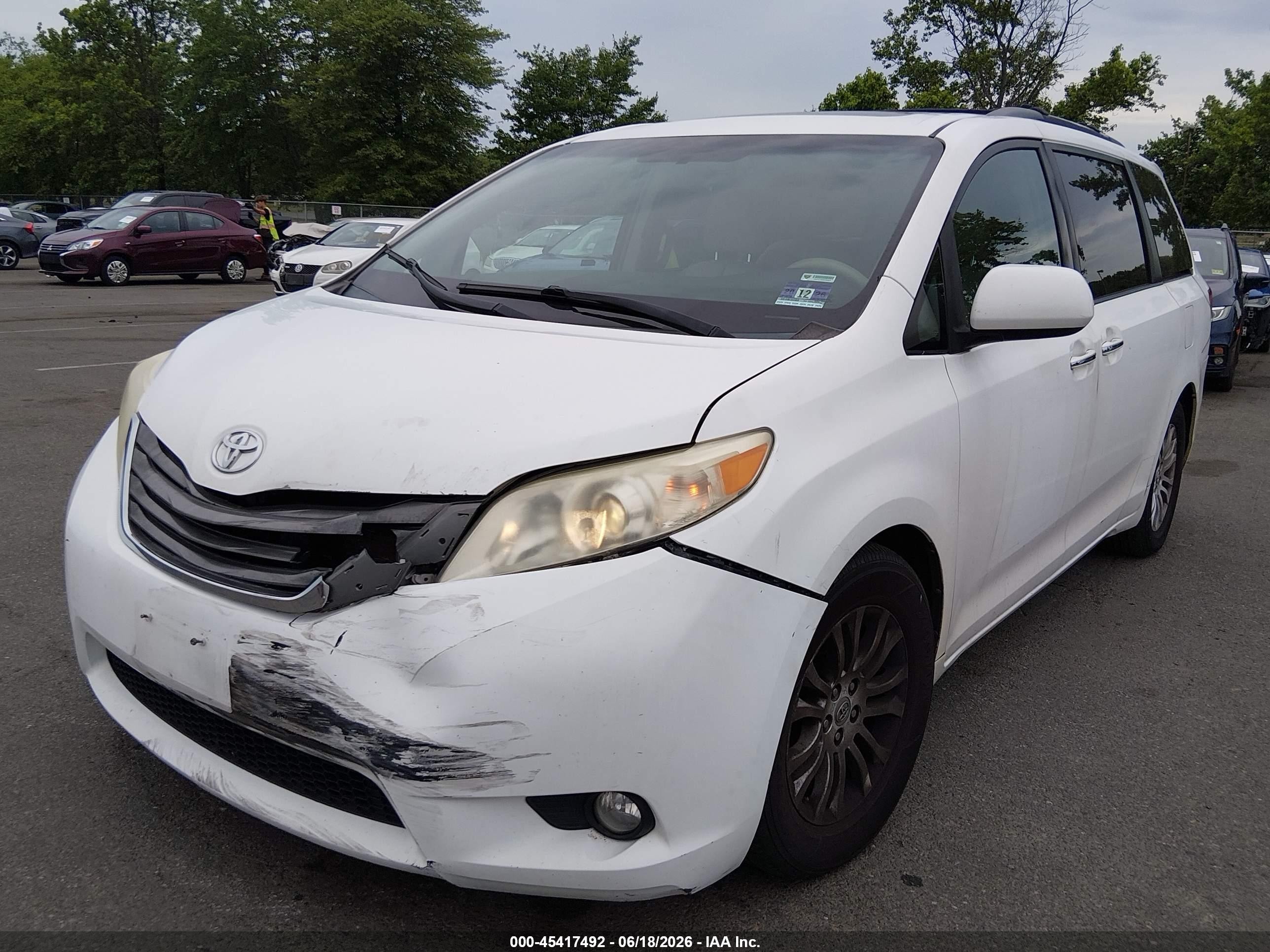 2011 Toyota Sienna Xle V6 White vin: 5TDYK3DC3BS103576