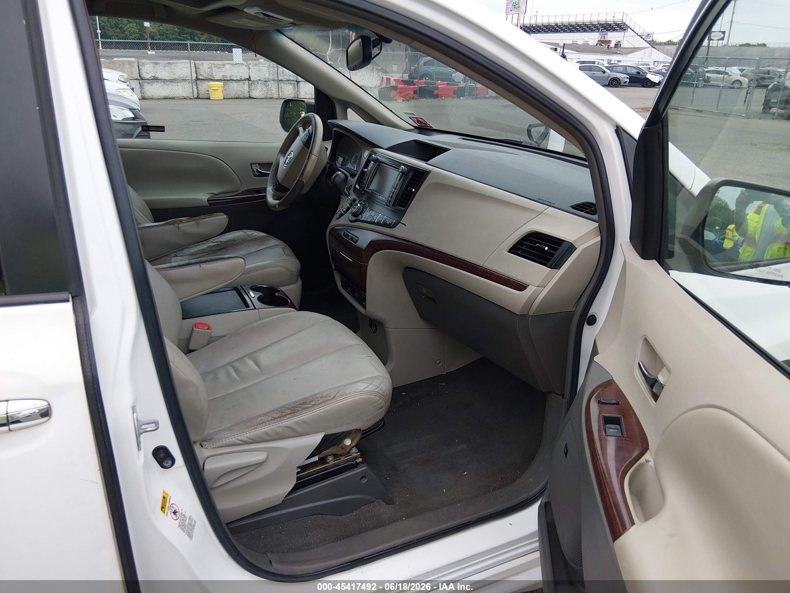 2011 Toyota Sienna Xle V6 White vin: 5TDYK3DC3BS103576