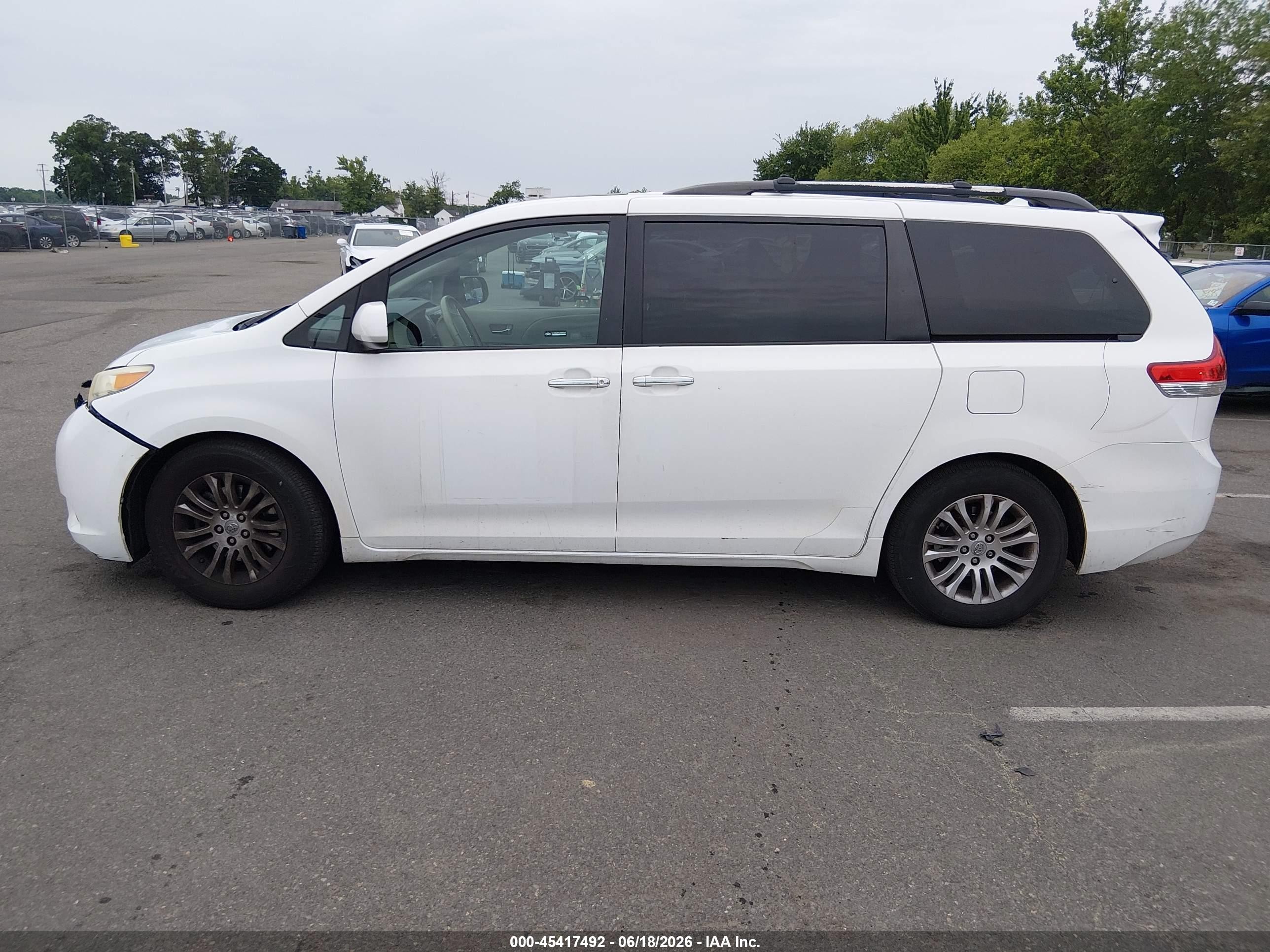 2011 Toyota Sienna Xle V6 White vin: 5TDYK3DC3BS103576