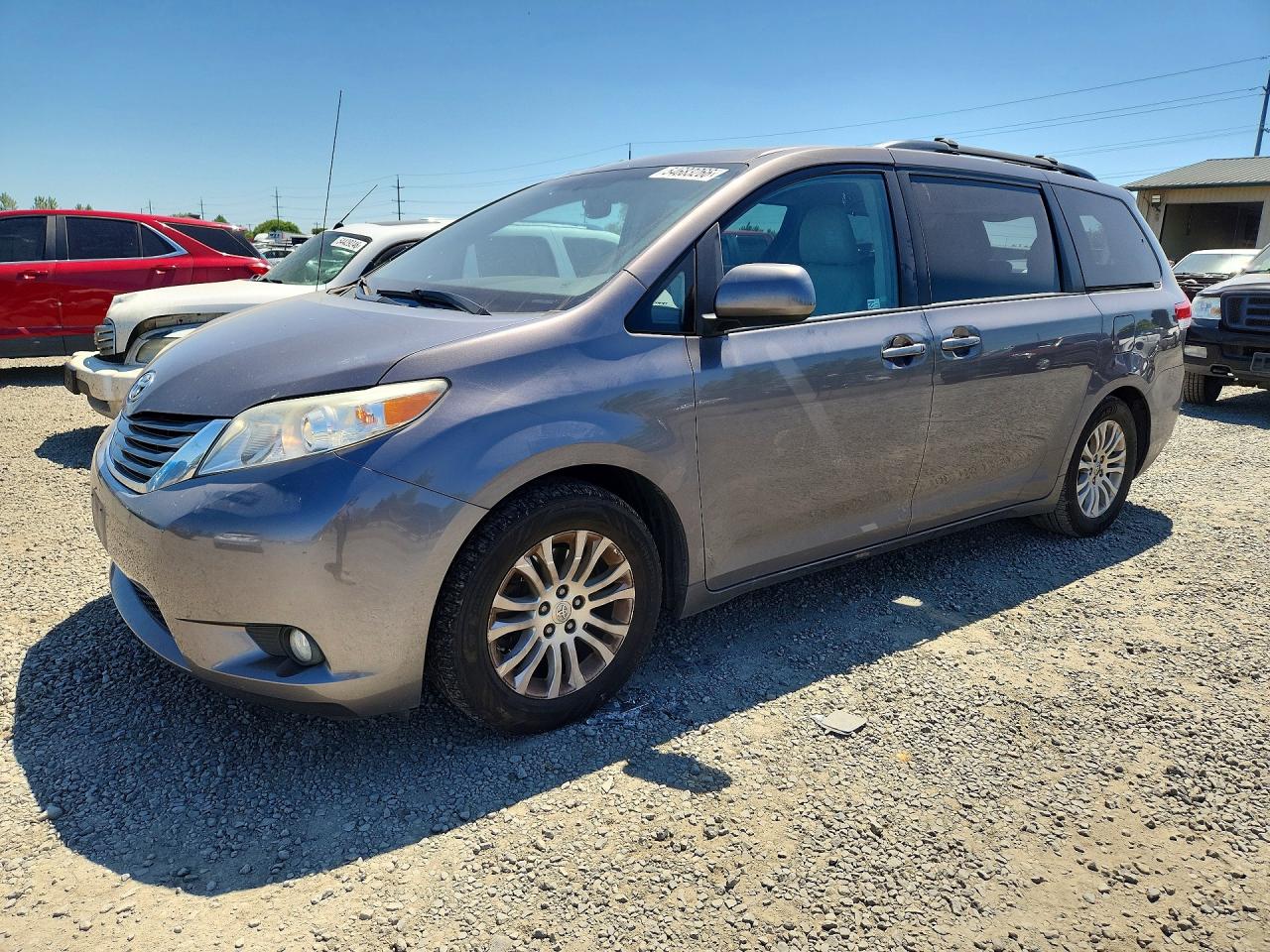 2011 Toyt Sienna Gray vin: 5TDYK3DC3BS105280
