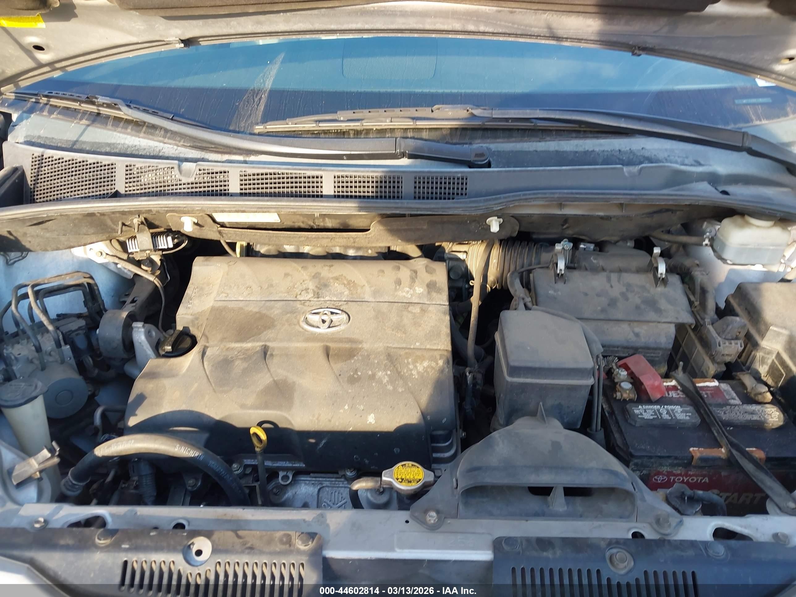 2011 Toyota Sienna Xle V6 Серебряный vin: 5TDYK3DC3BS108552