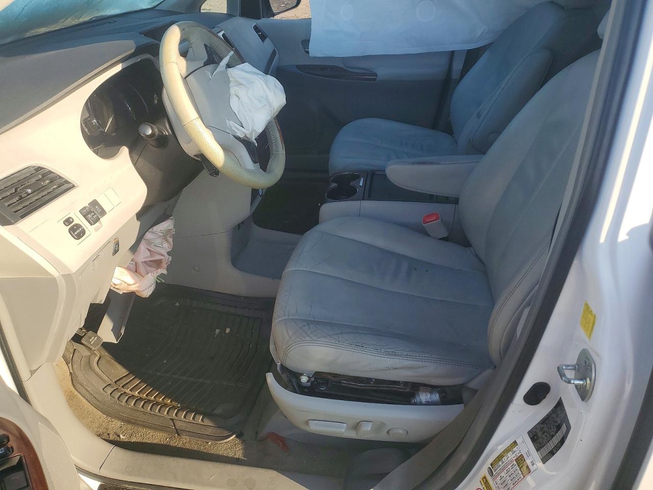 2011 Toyota Sienna Xle 8-passenger Белый vin: 5TDYK3DC3BS114433