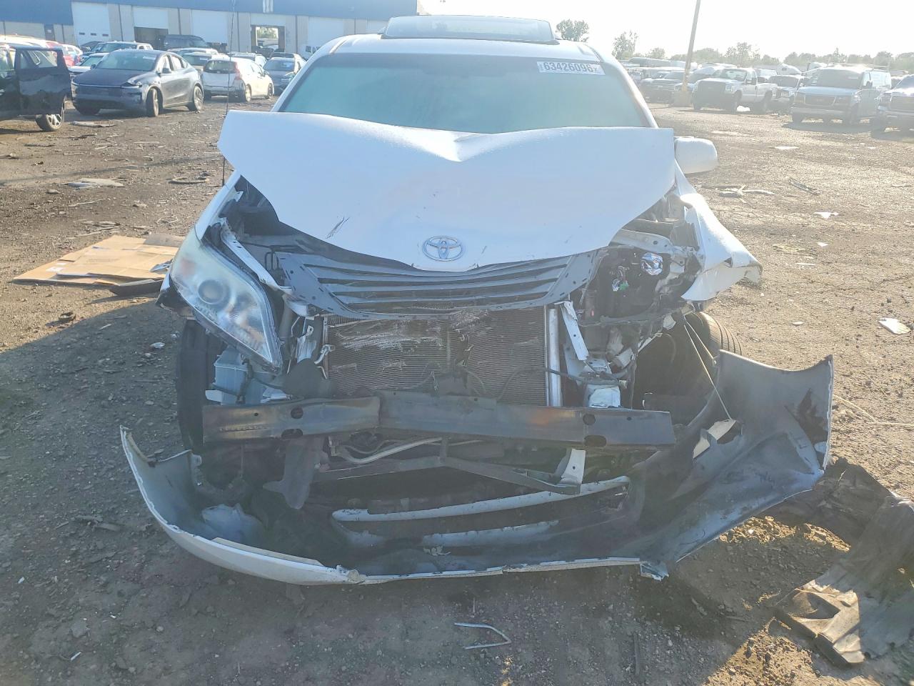 2011 Toyota Sienna Xle 8-passenger Белый vin: 5TDYK3DC3BS114433