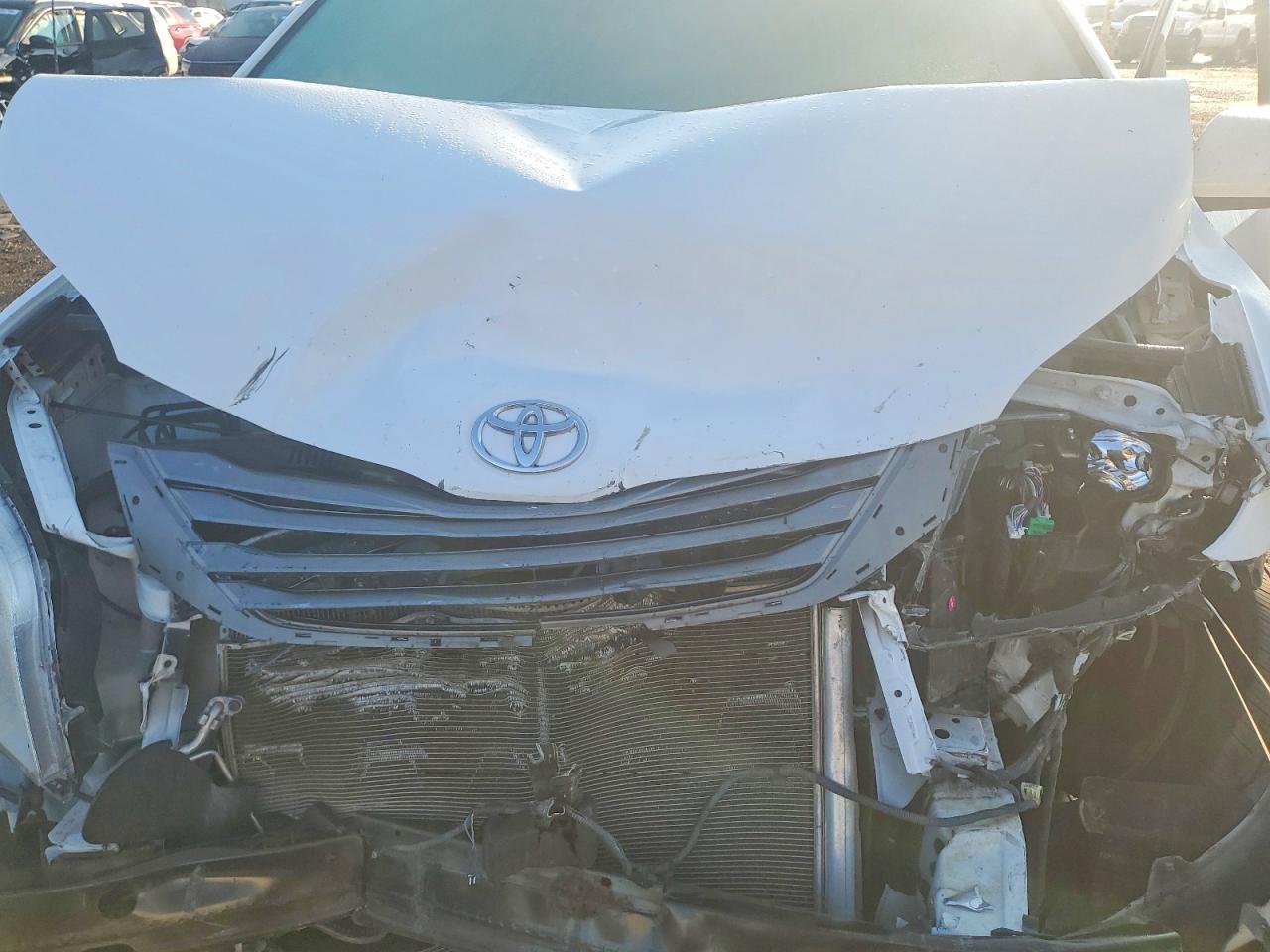 2011 Toyota Sienna Xle 8-passenger Белый vin: 5TDYK3DC3BS114433