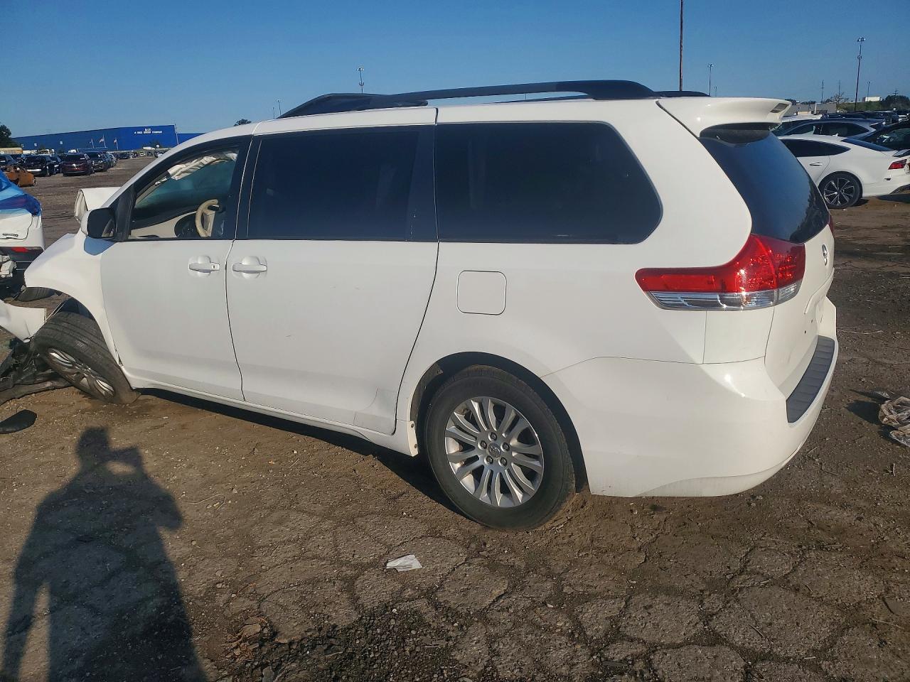 2011 Toyota Sienna Xle 8-passenger Белый vin: 5TDYK3DC3BS114433