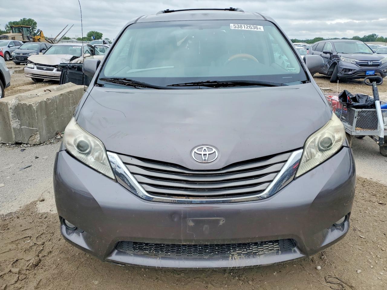 2011 Toyota Sienna Xle 8-passenger Gray vin: 5TDYK3DC3BS133306