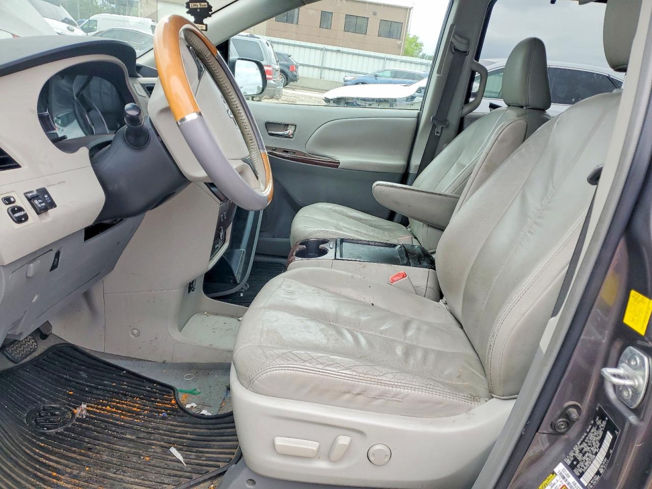 2011 Toyota Sienna Xle 8-passenger Gray vin: 5TDYK3DC3BS133306