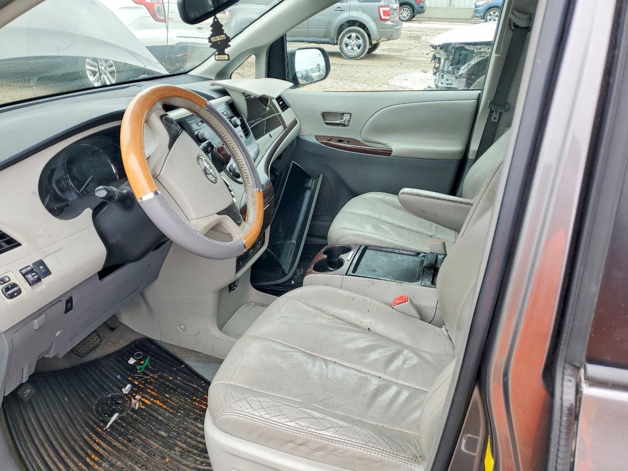 2011 Toyota Sienna Xle 8-passenger Gray vin: 5TDYK3DC3BS133306