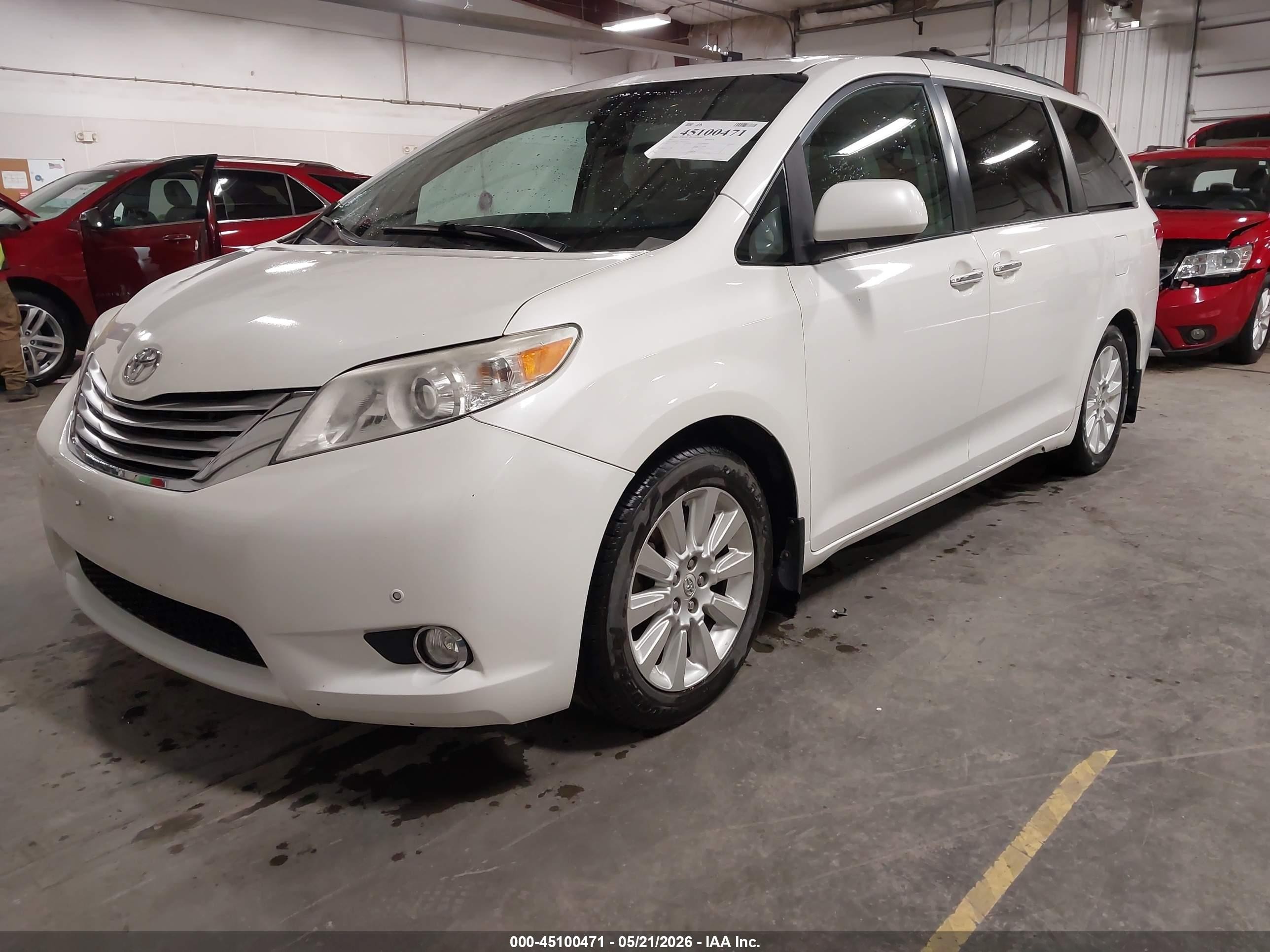 2011 Toyota Sienna Limited V6 White vin: 5TDYK3DC3BS144032