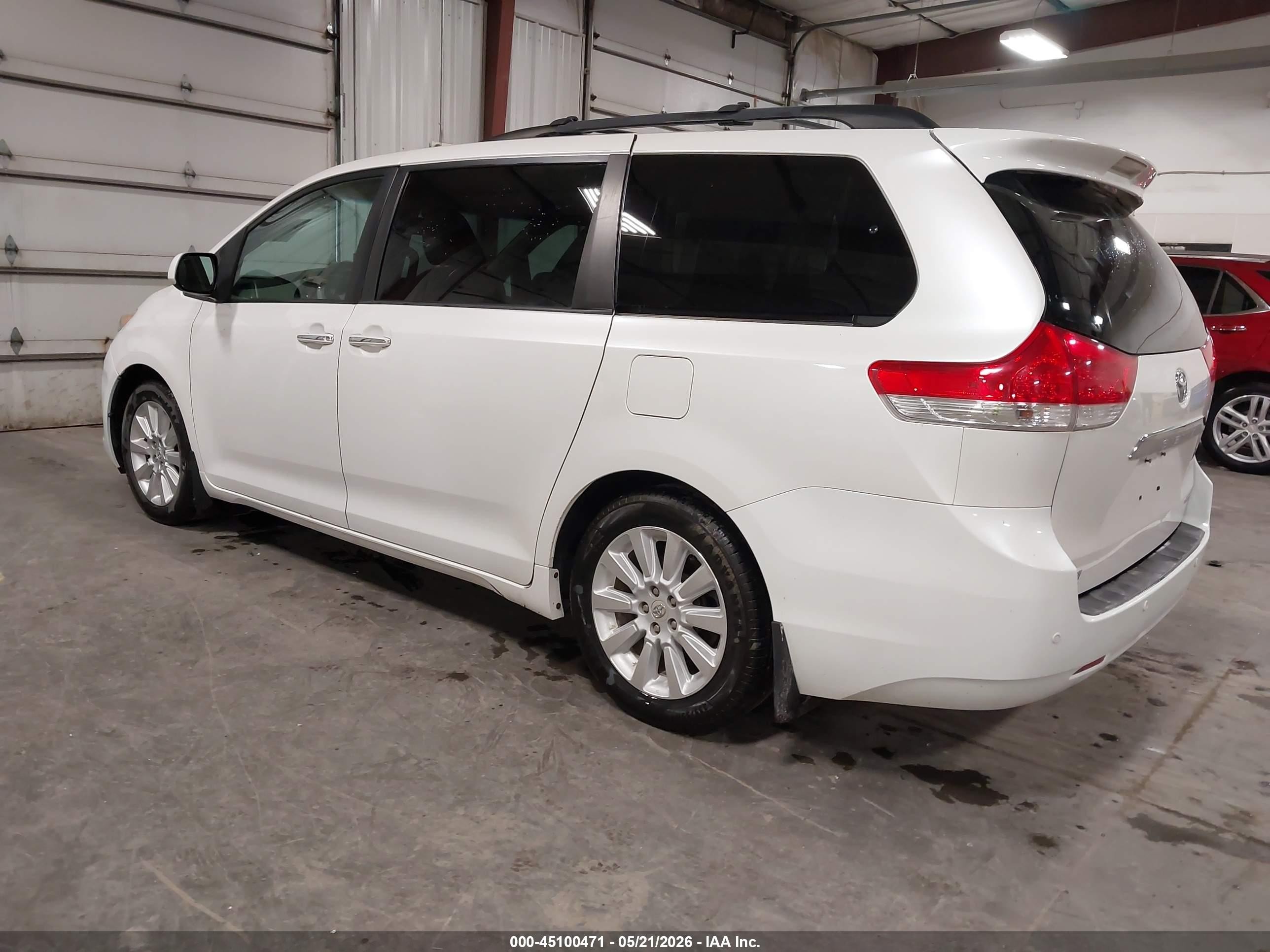 2011 Toyota Sienna Limited V6 White vin: 5TDYK3DC3BS144032