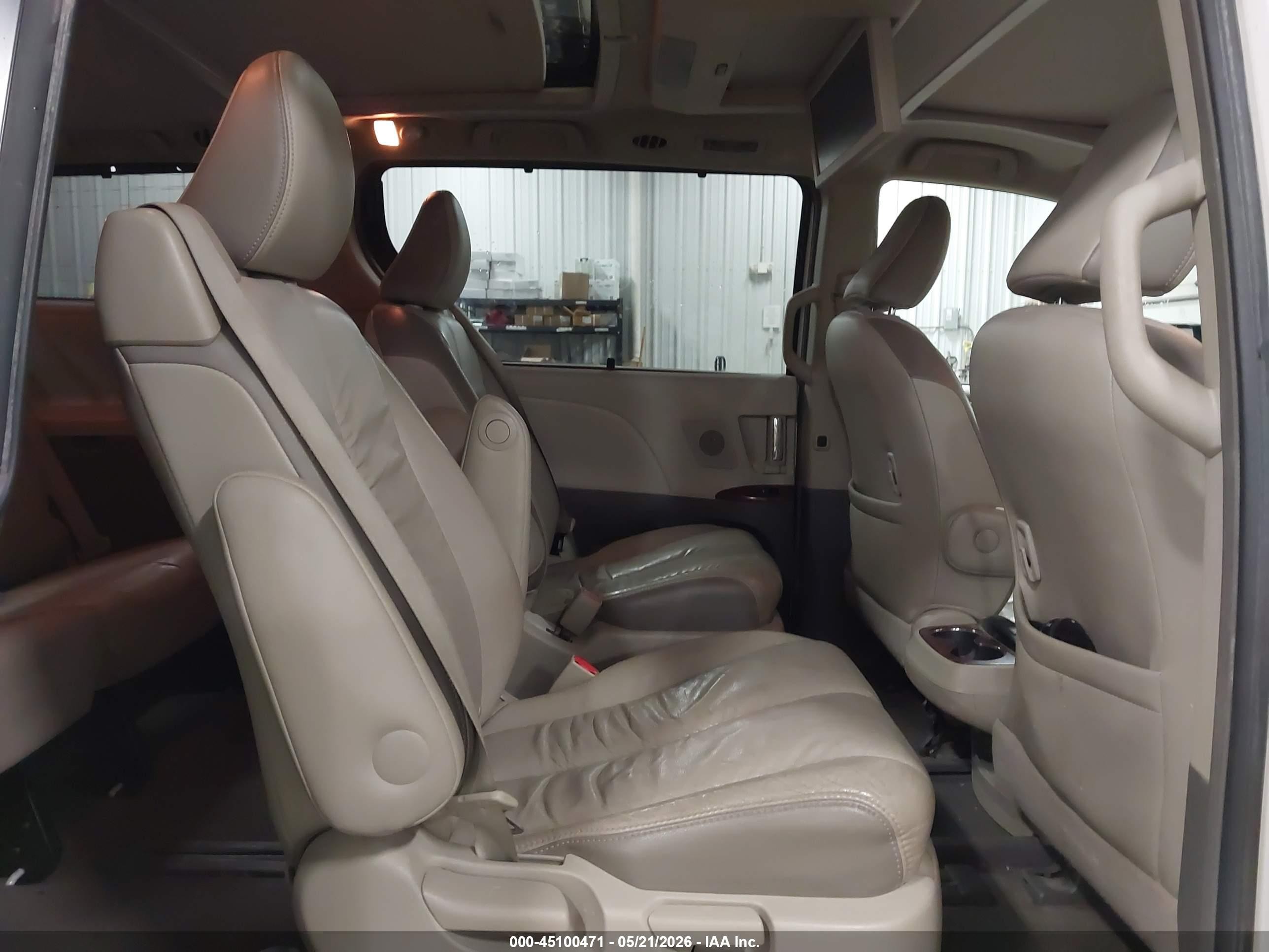 2011 Toyota Sienna Limited V6 White vin: 5TDYK3DC3BS144032