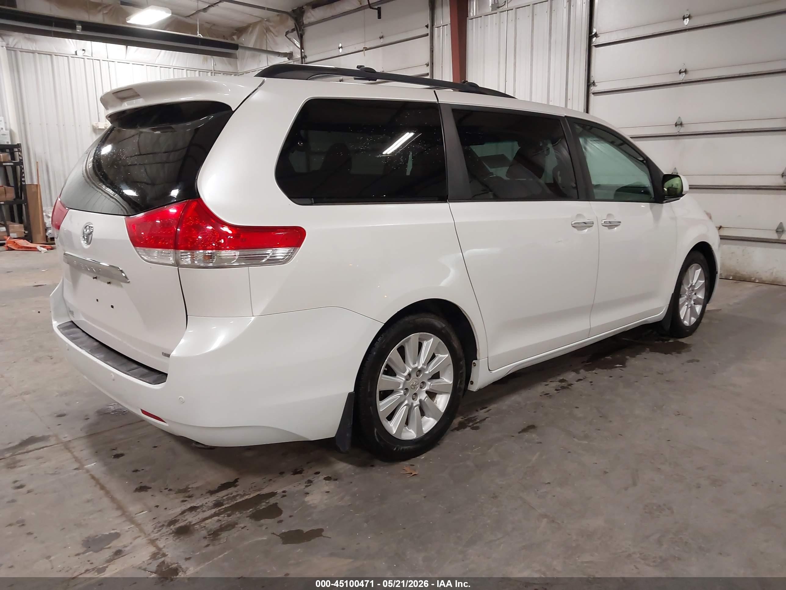 2011 Toyota Sienna Limited V6 White vin: 5TDYK3DC3BS144032