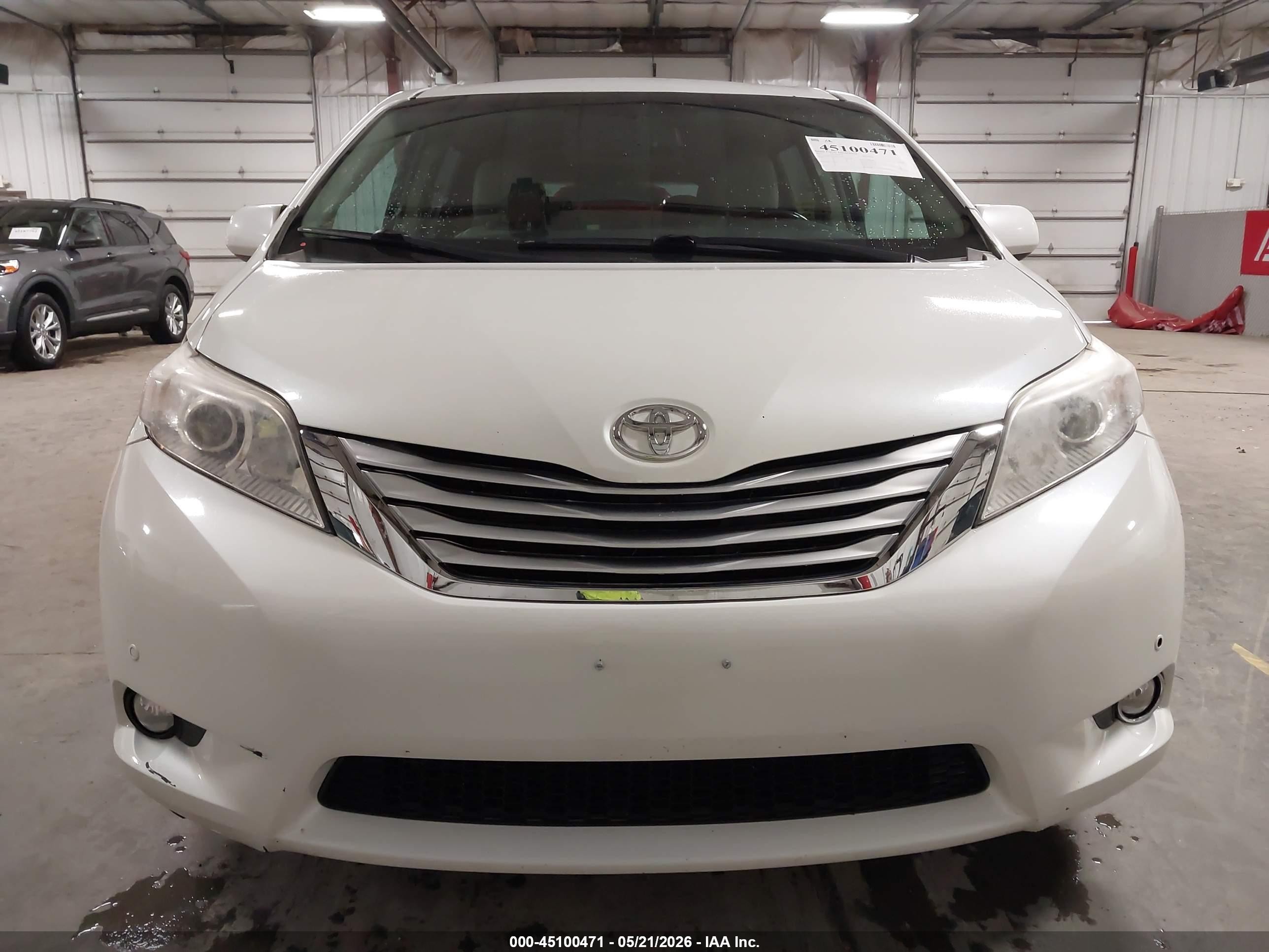 2011 Toyota Sienna Limited V6 White vin: 5TDYK3DC3BS144032