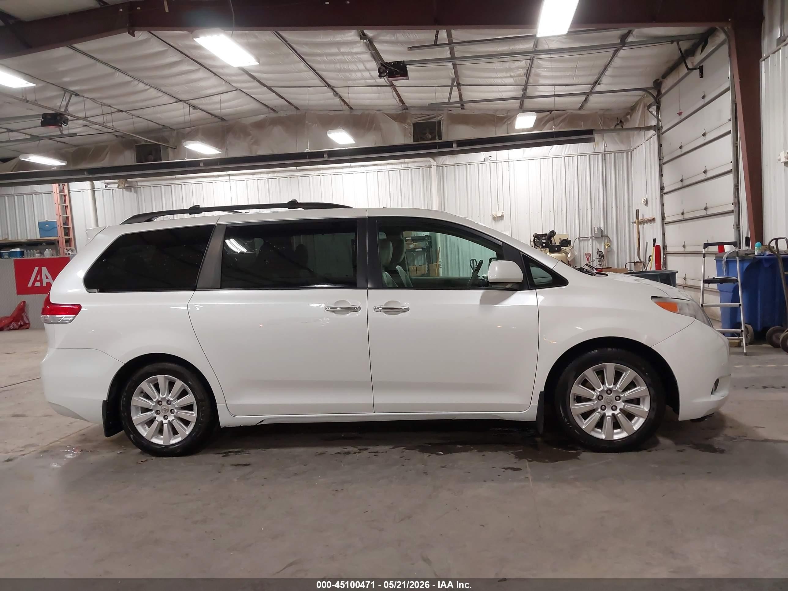 2011 Toyota Sienna Limited V6 White vin: 5TDYK3DC3BS144032