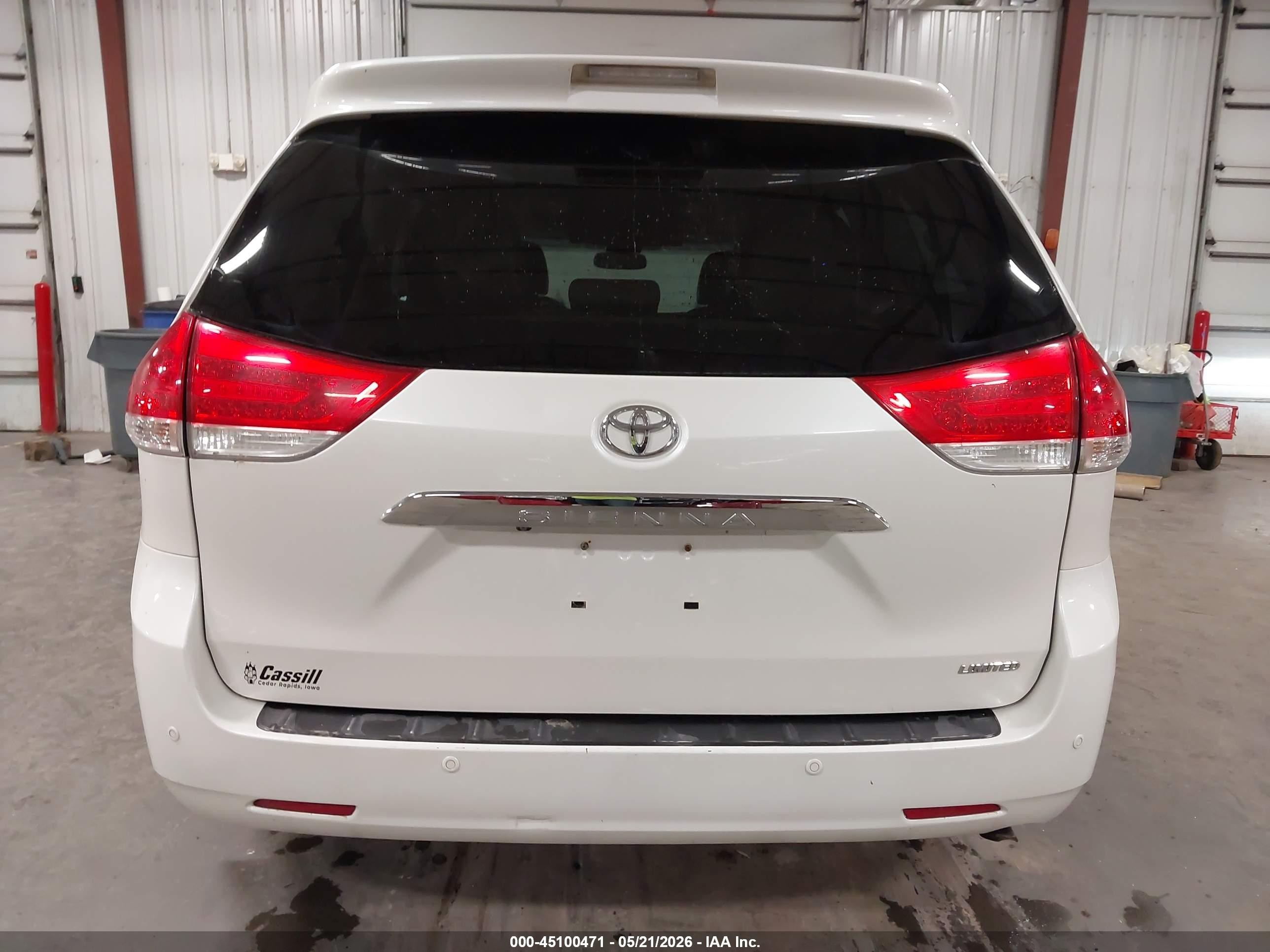 2011 Toyota Sienna Limited V6 White vin: 5TDYK3DC3BS144032