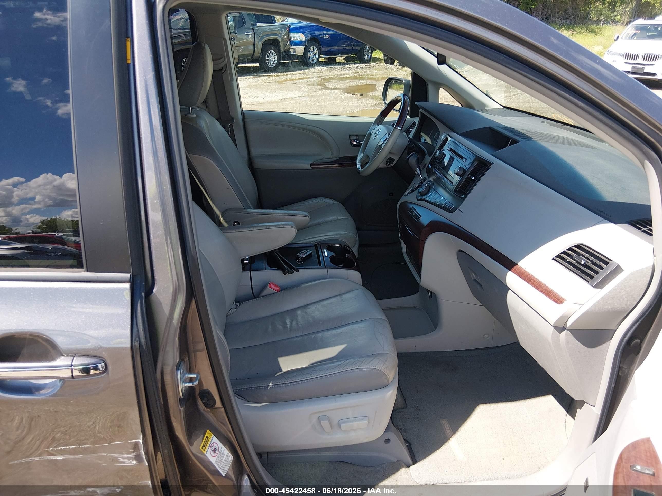 2011 Toyota Sienna Limited V6 Gray vin: 5TDYK3DC3BS149487