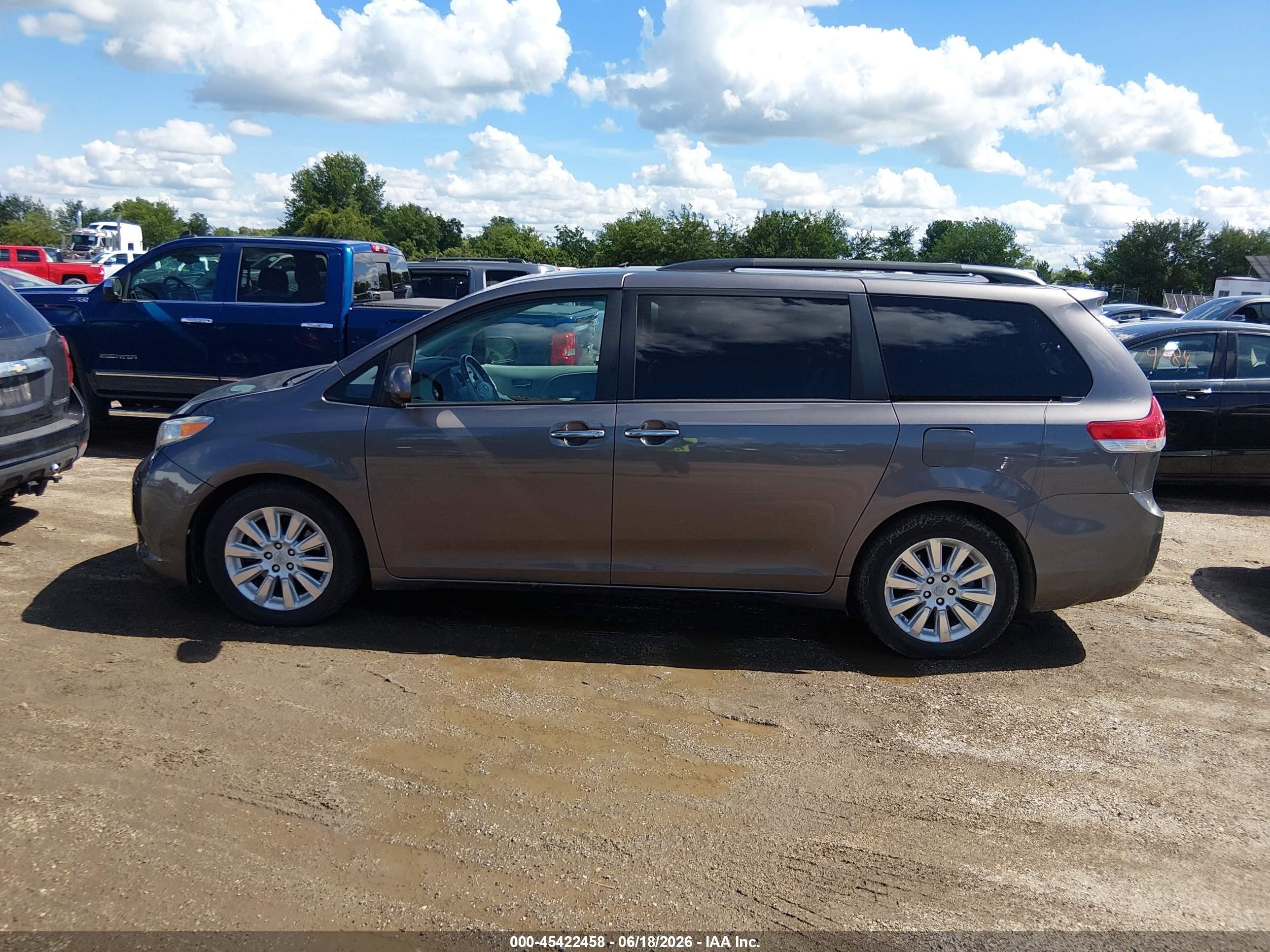2011 Toyota Sienna Limited V6 Gray vin: 5TDYK3DC3BS149487