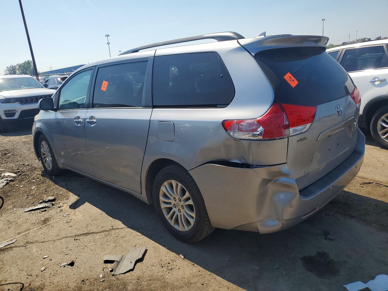 2011 Toyota Sienna Xle 8-passenger Серебряный vin: 5TDYK3DC3BS152082