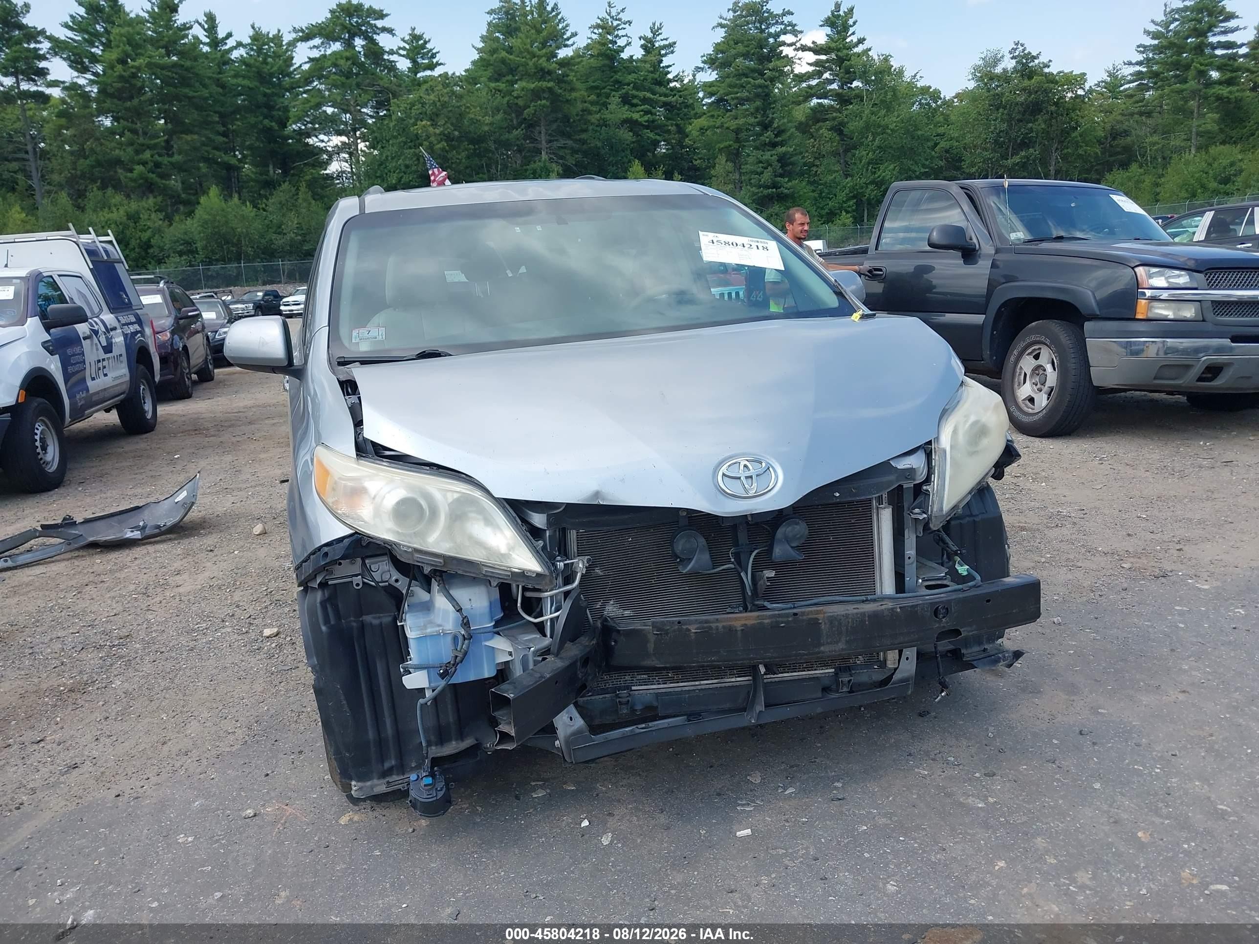 2011 Toyota Sienna Xle V6 Silver vin: 5TDYK3DC3BS167214
