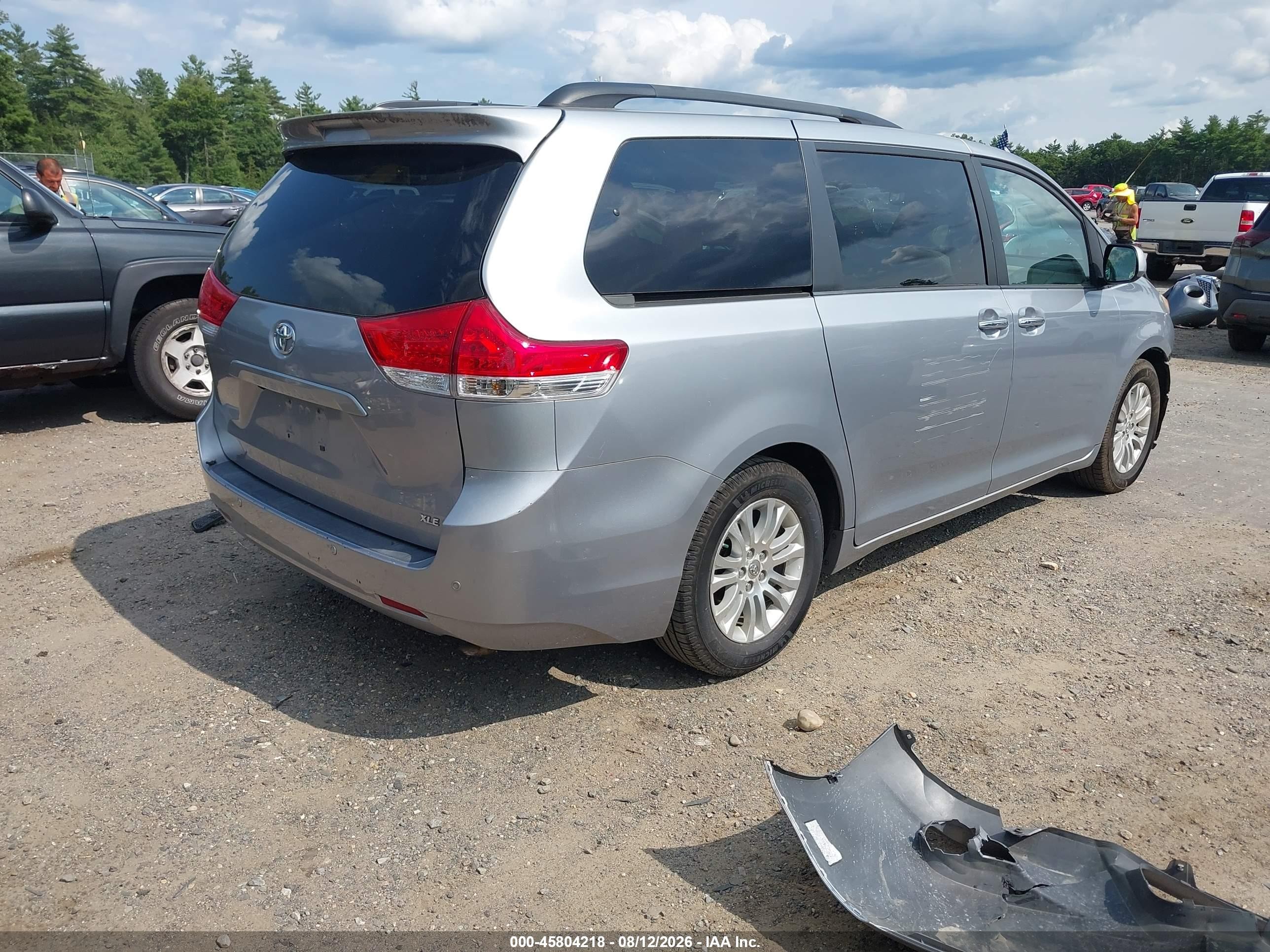 2011 Toyota Sienna Xle V6 Silver vin: 5TDYK3DC3BS167214