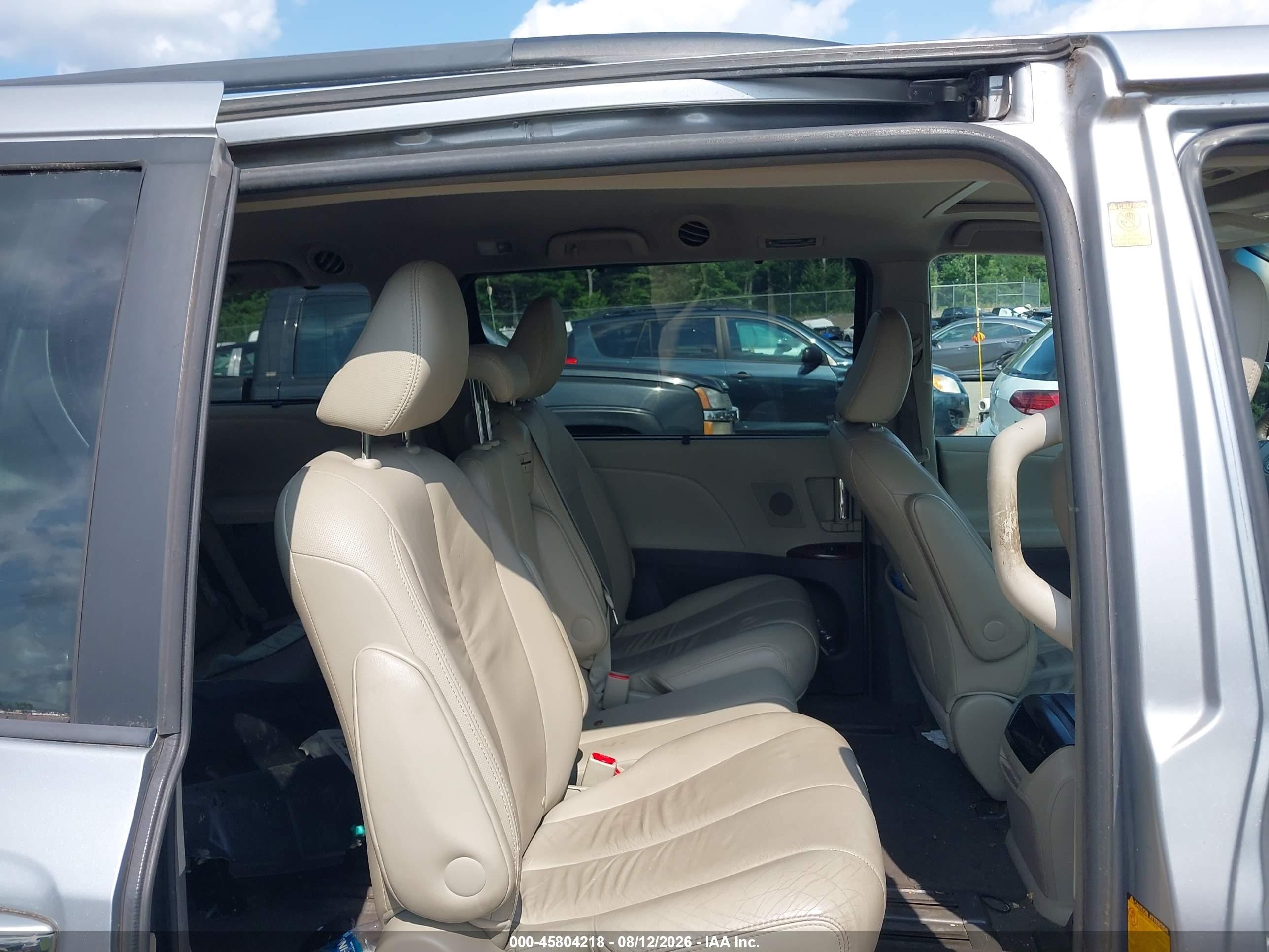 2011 Toyota Sienna Xle V6 Silver vin: 5TDYK3DC3BS167214