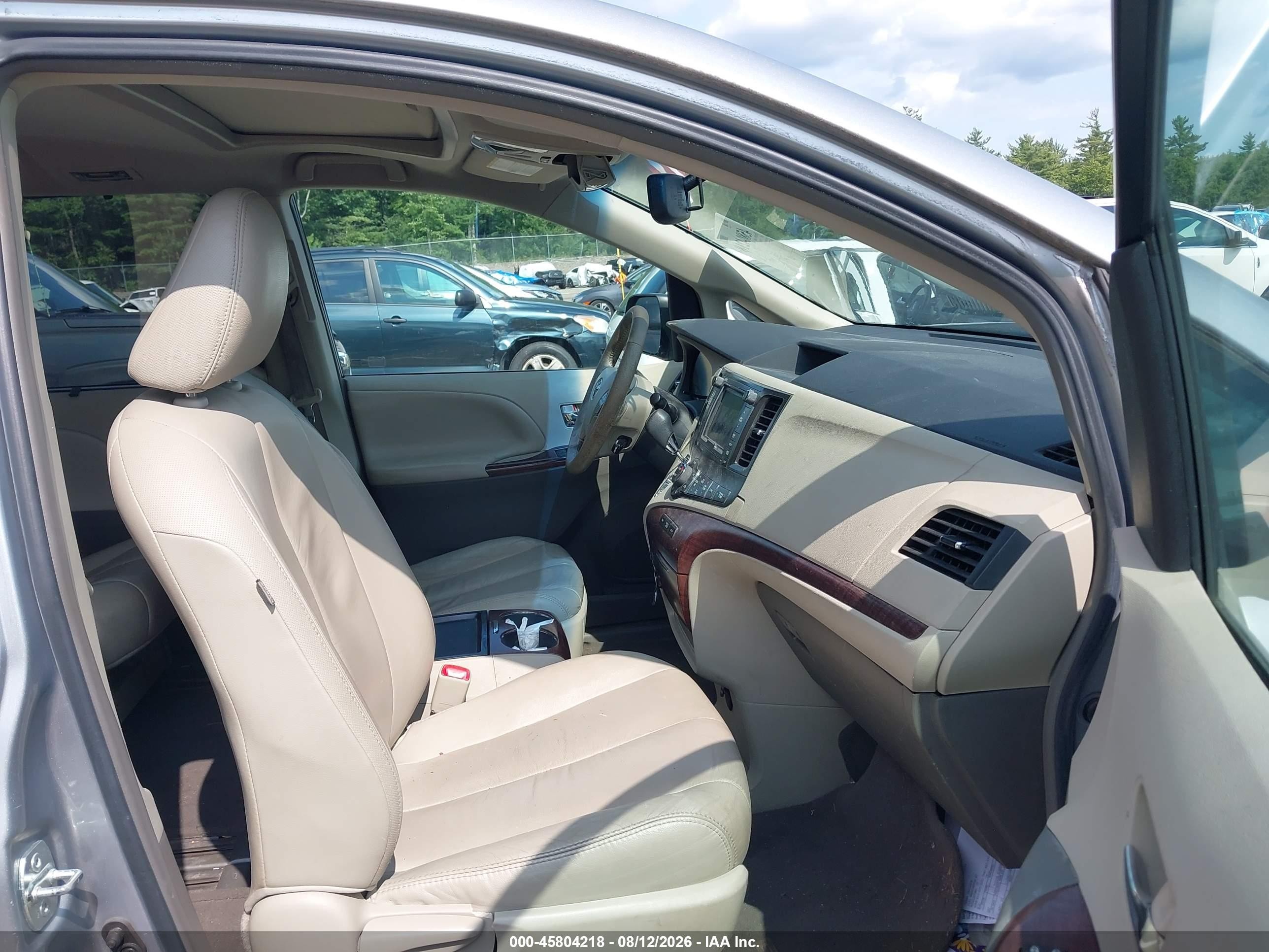 2011 Toyota Sienna Xle V6 Silver vin: 5TDYK3DC3BS167214
